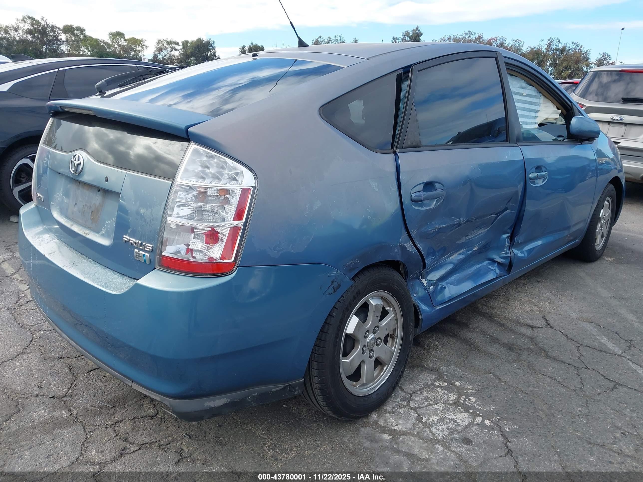 TOYOTA PRIUS image 4