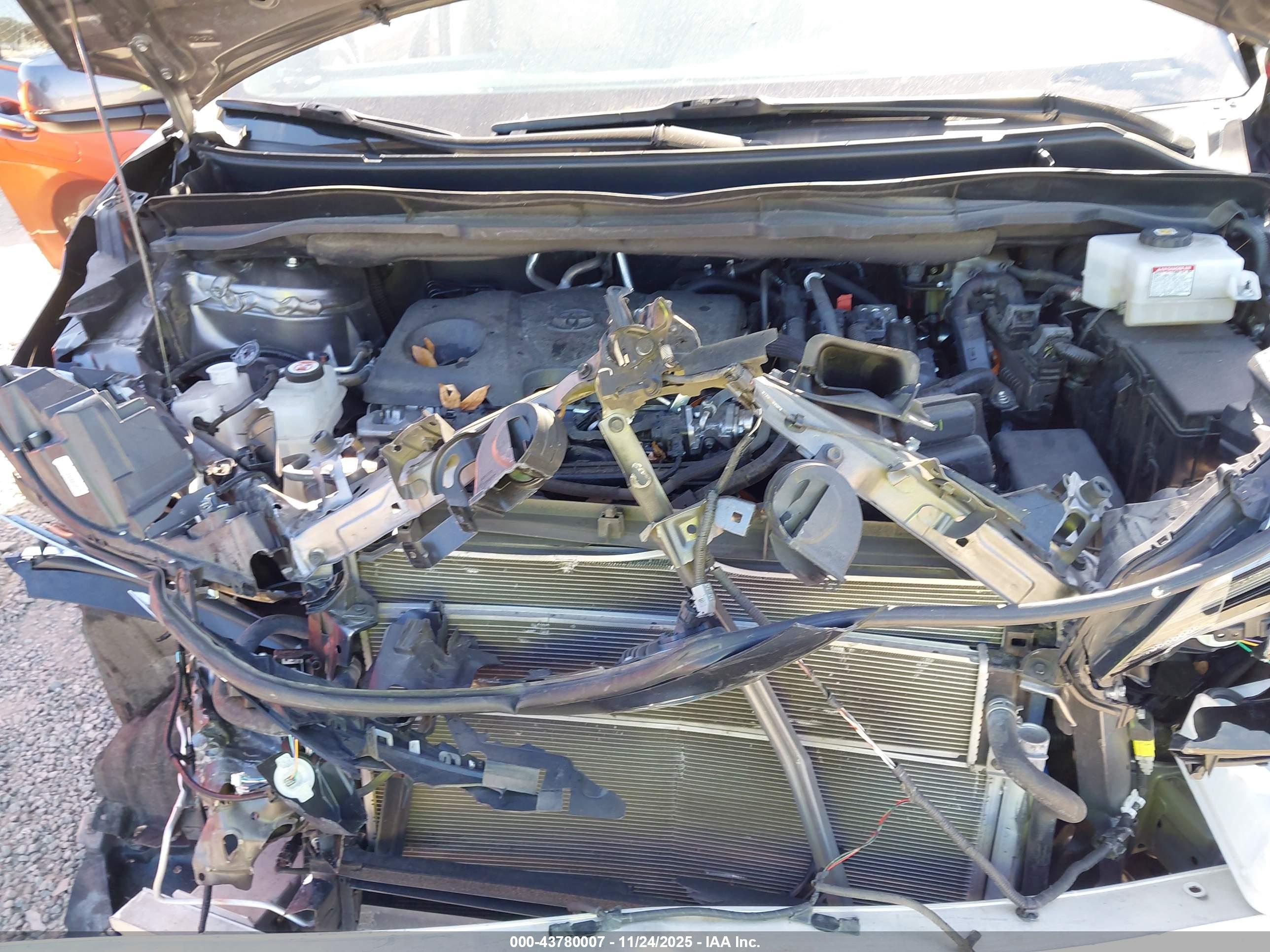 TOYOTA SIENNA image 10