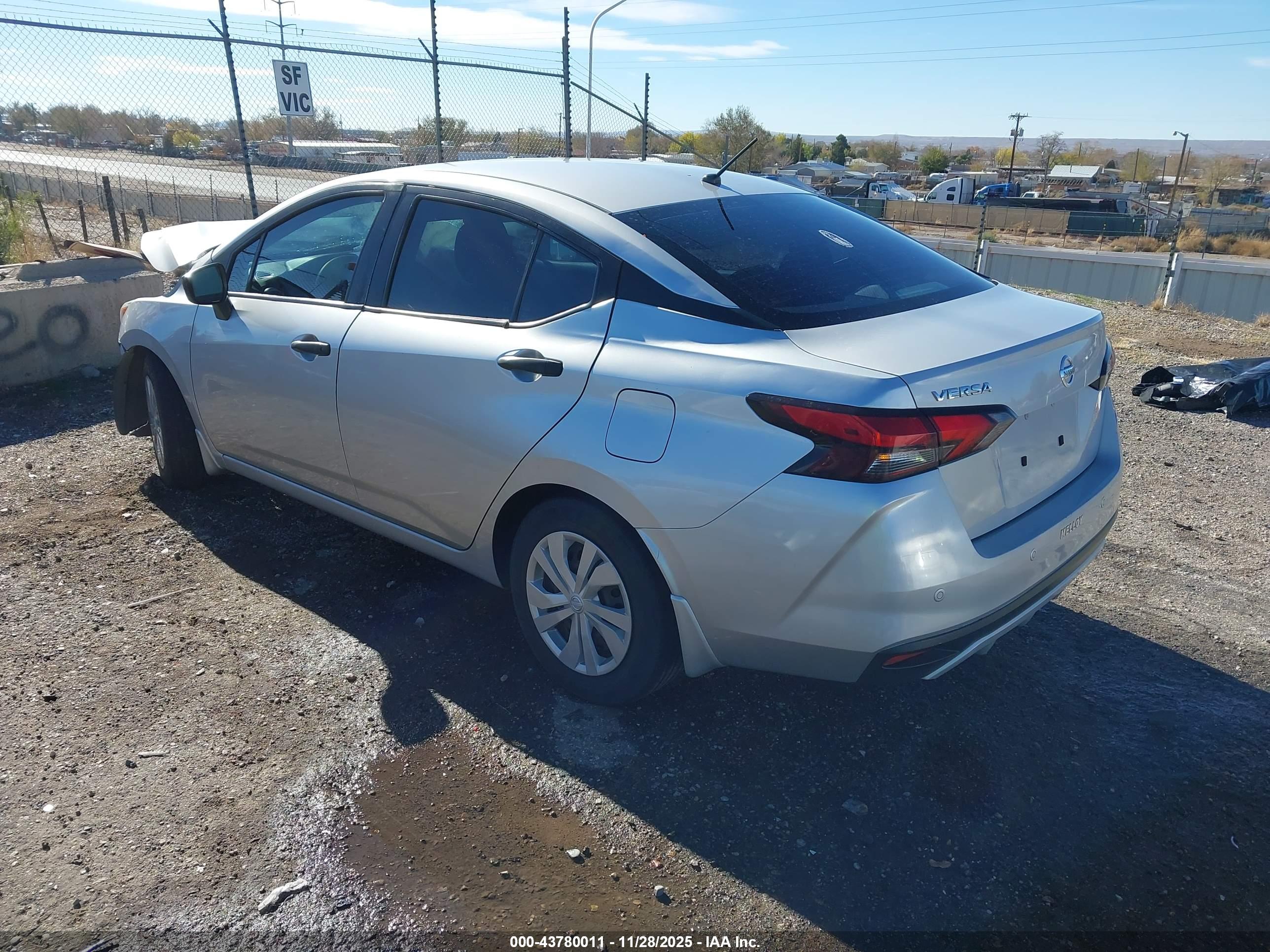 NISSAN VERSA image 3