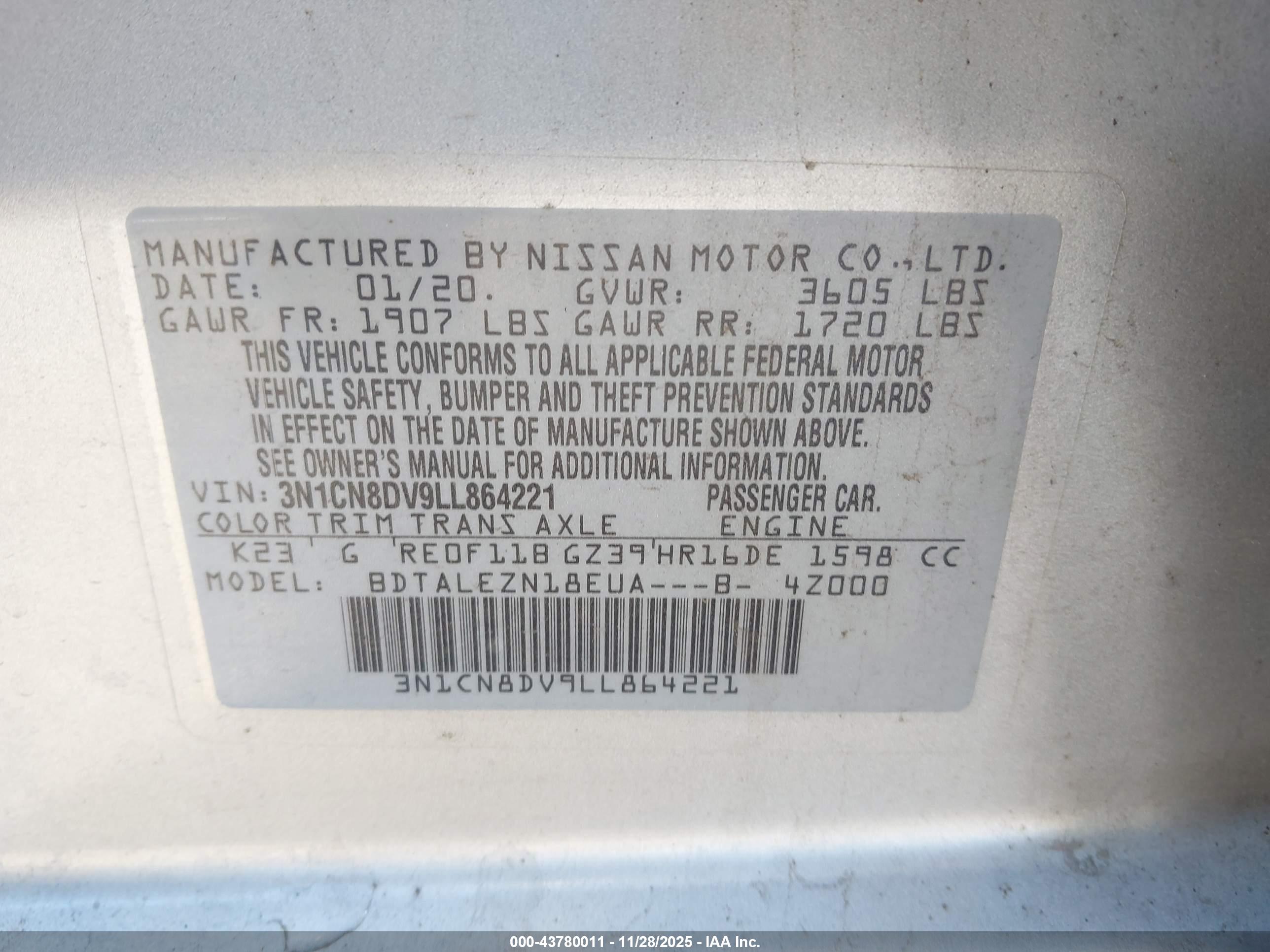 NISSAN VERSA image 9