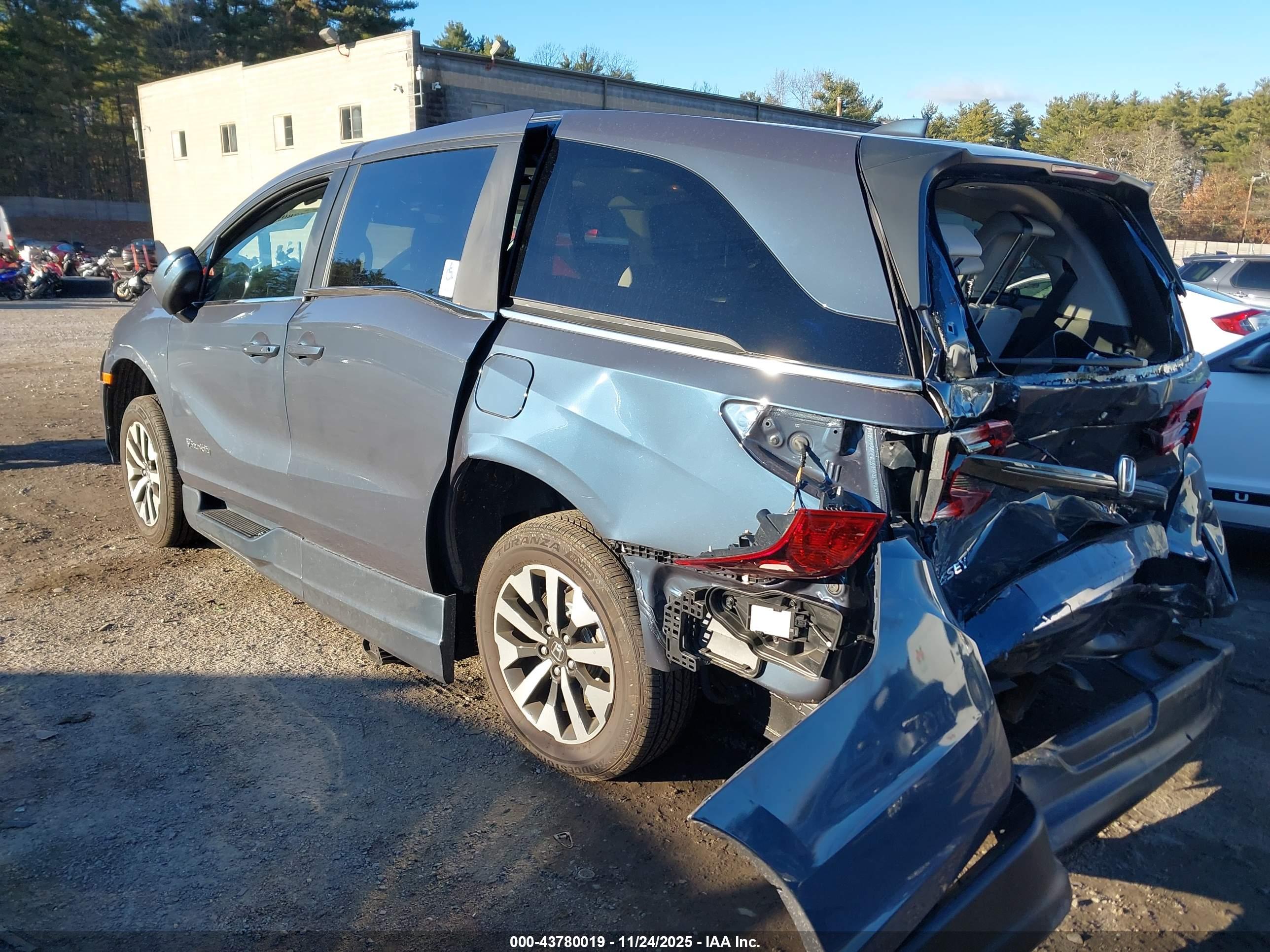 HONDA ODYSSEY image 3