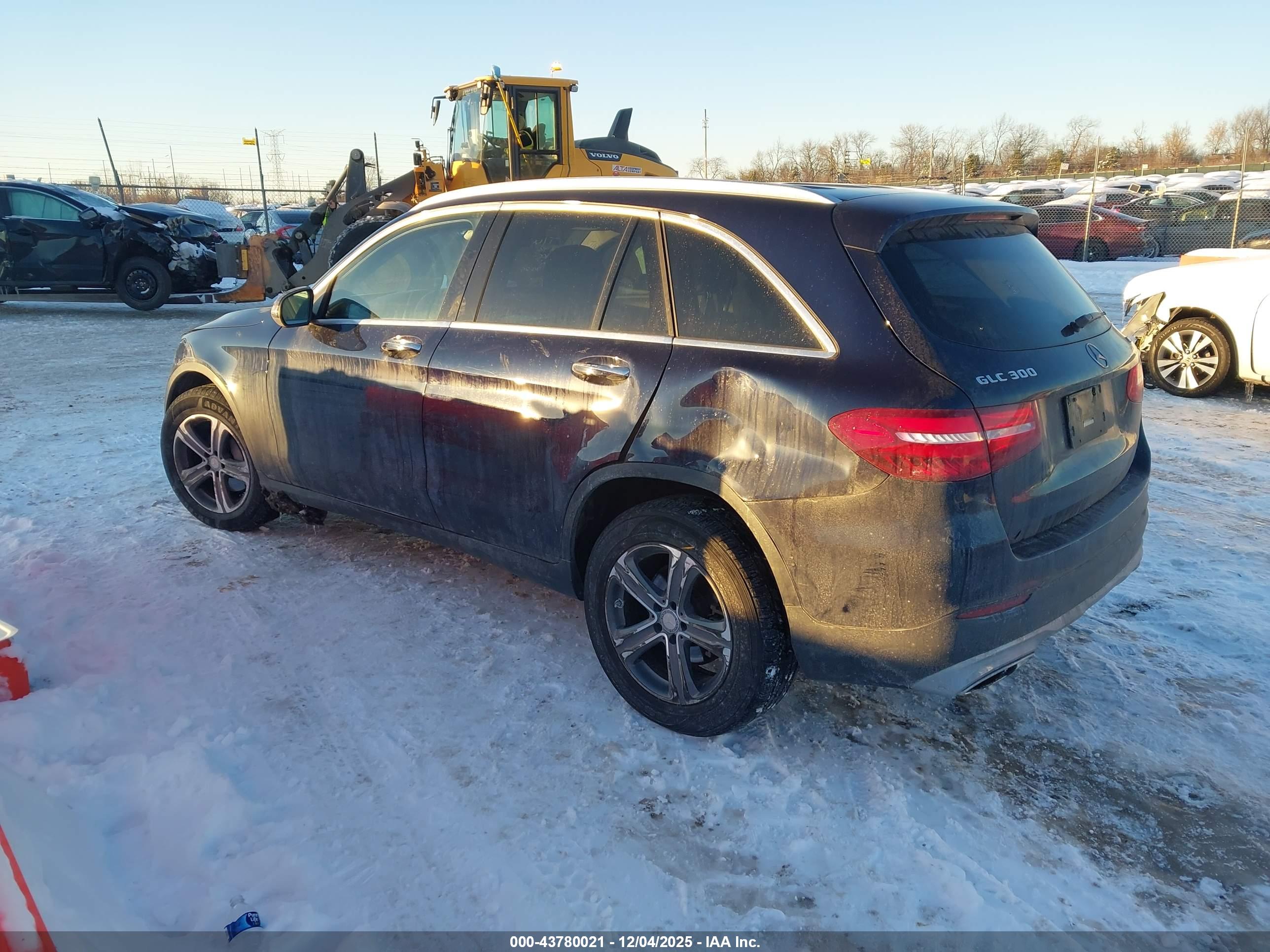 MERCEDES-BENZ GLC image 3