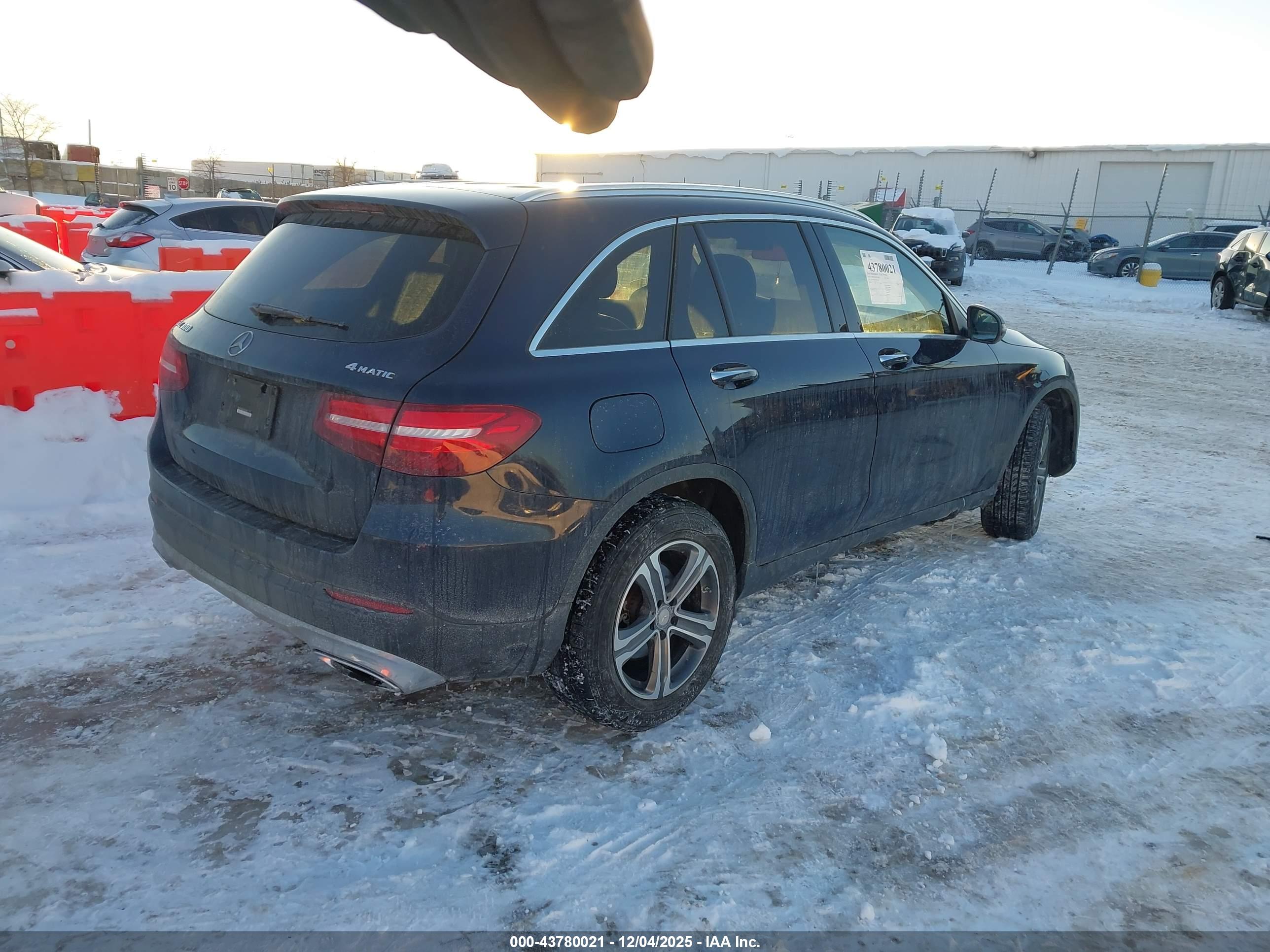 MERCEDES-BENZ GLC image 4