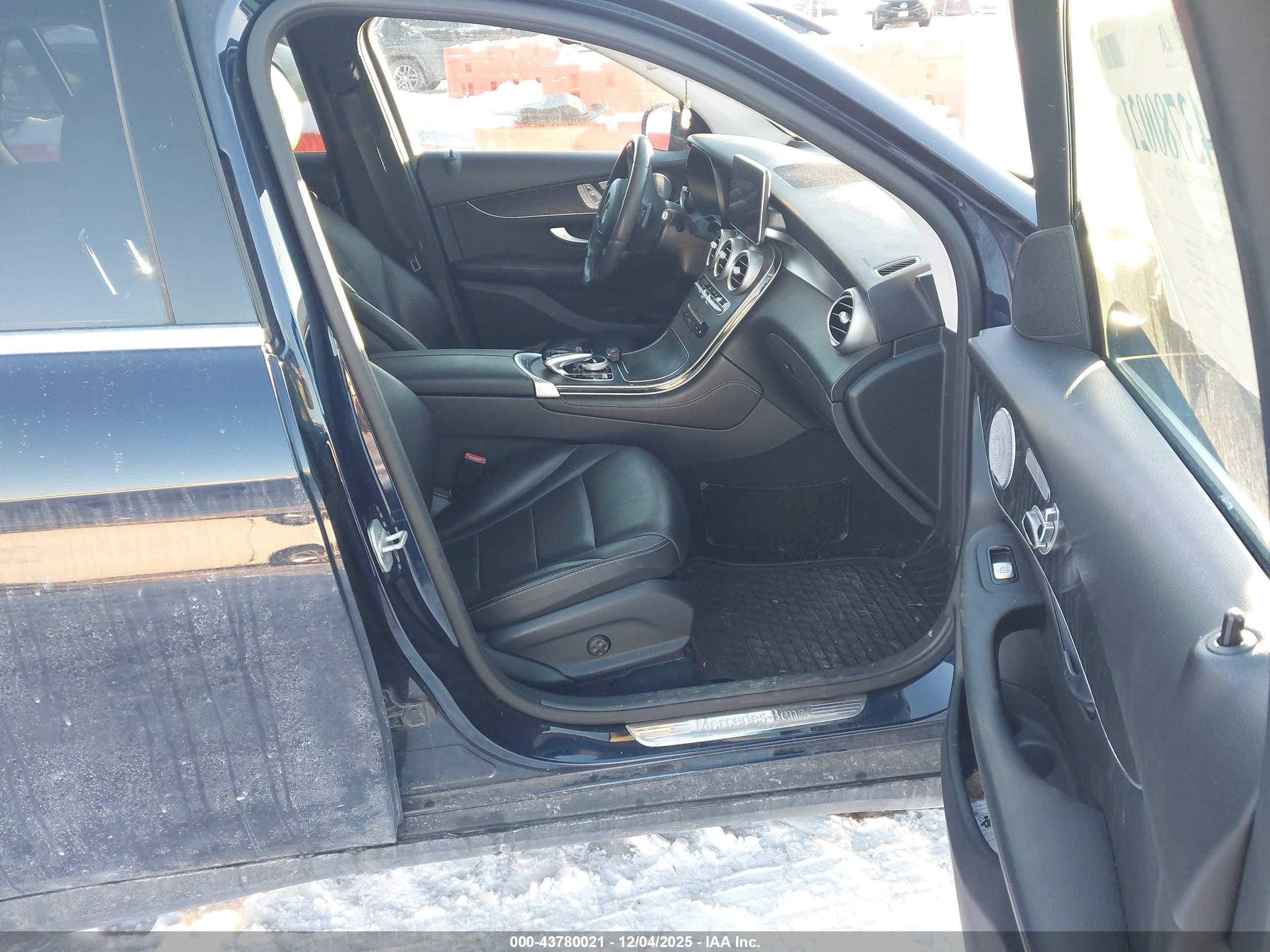 MERCEDES-BENZ GLC image 5