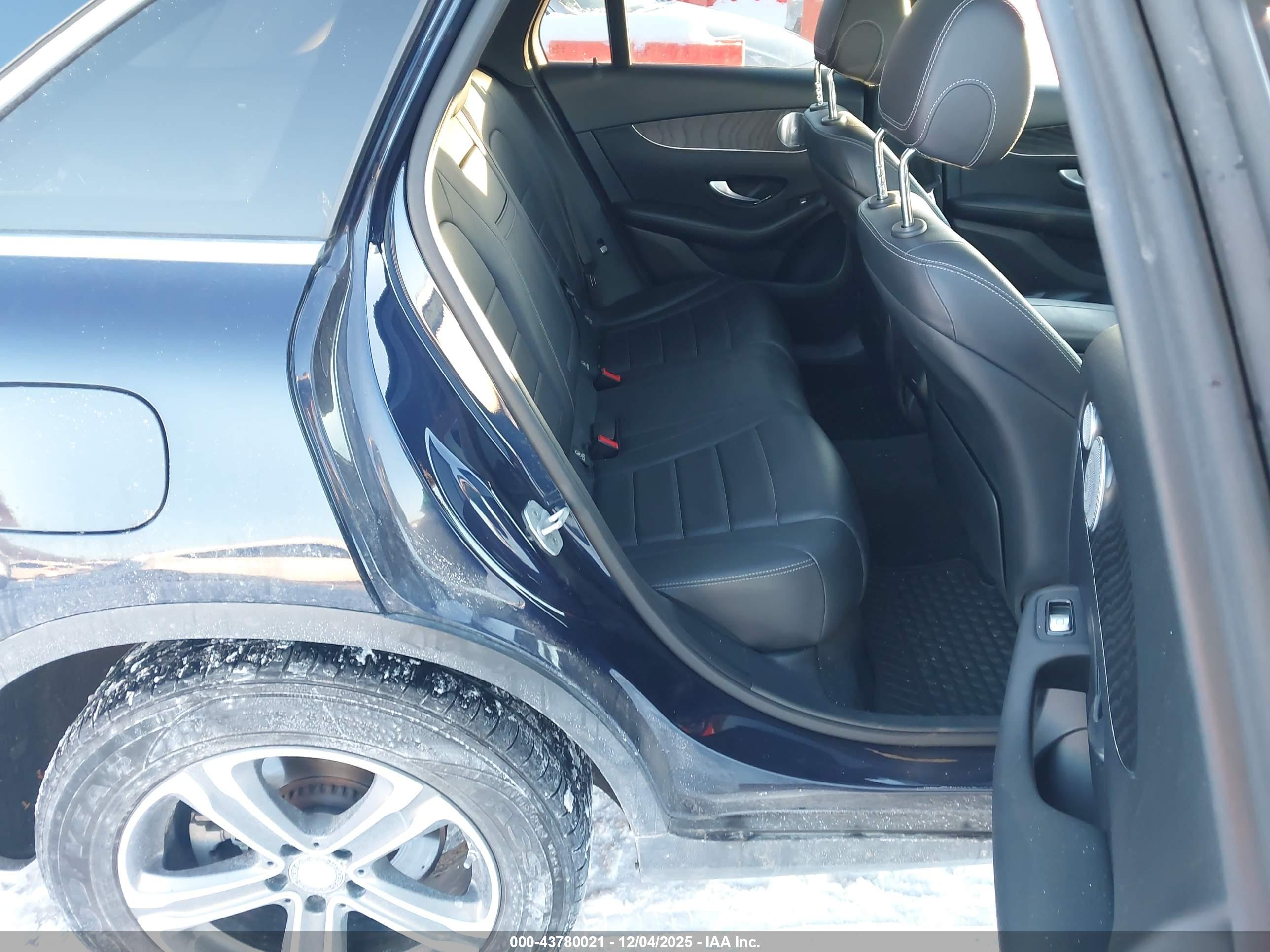 MERCEDES-BENZ GLC image 8