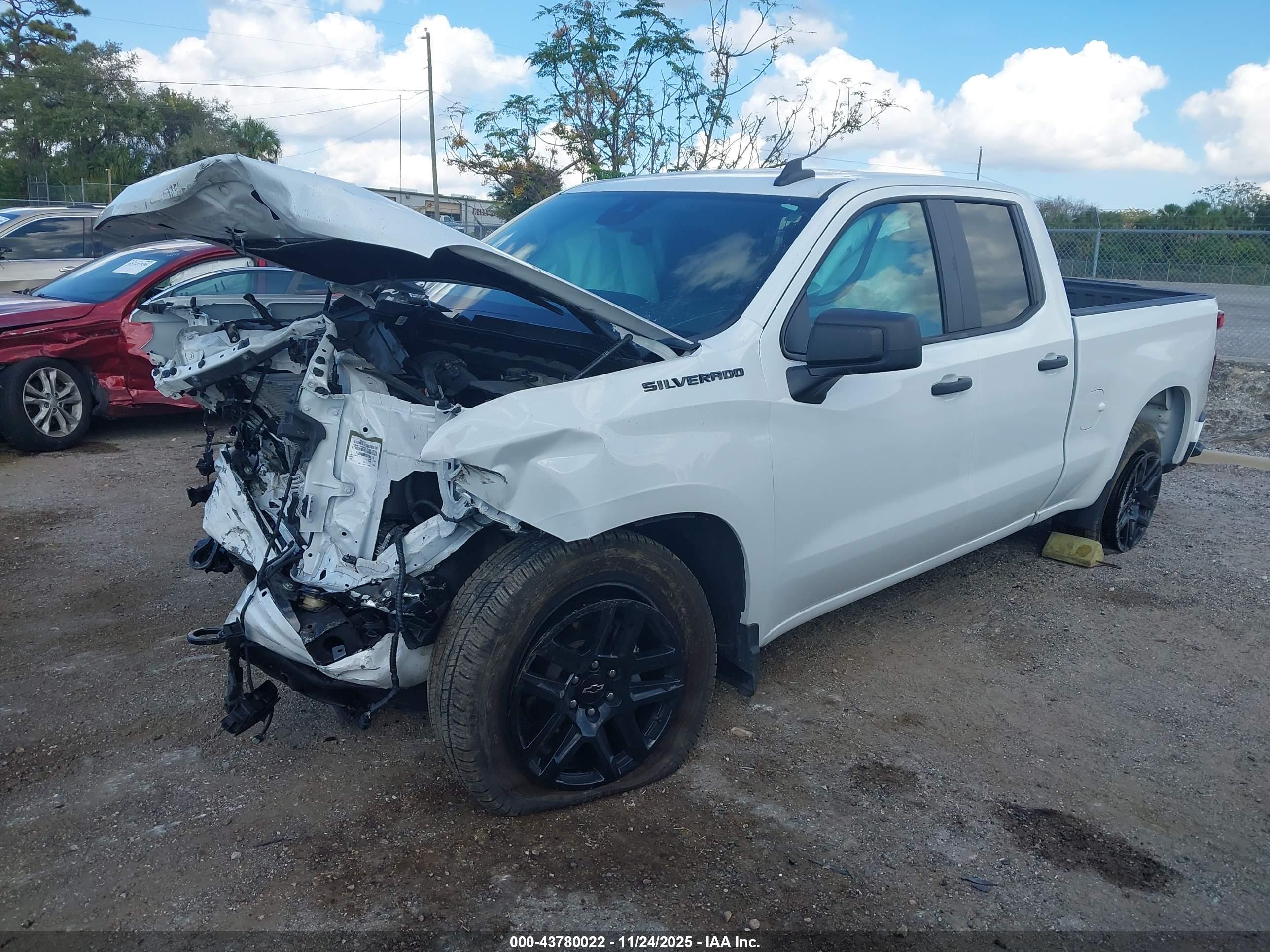 CHEVROLET SILVERADO image 2