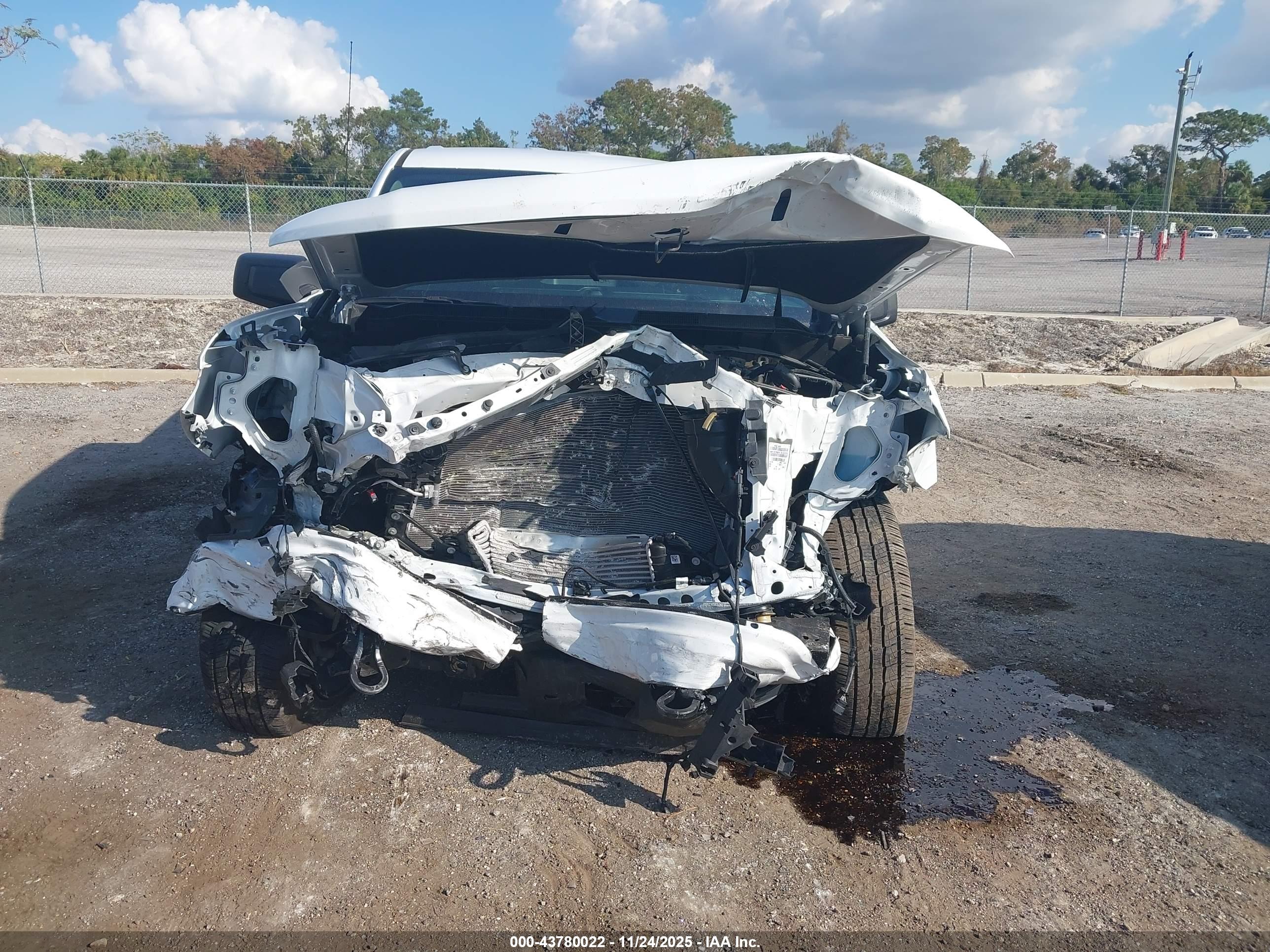 CHEVROLET SILVERADO image 6