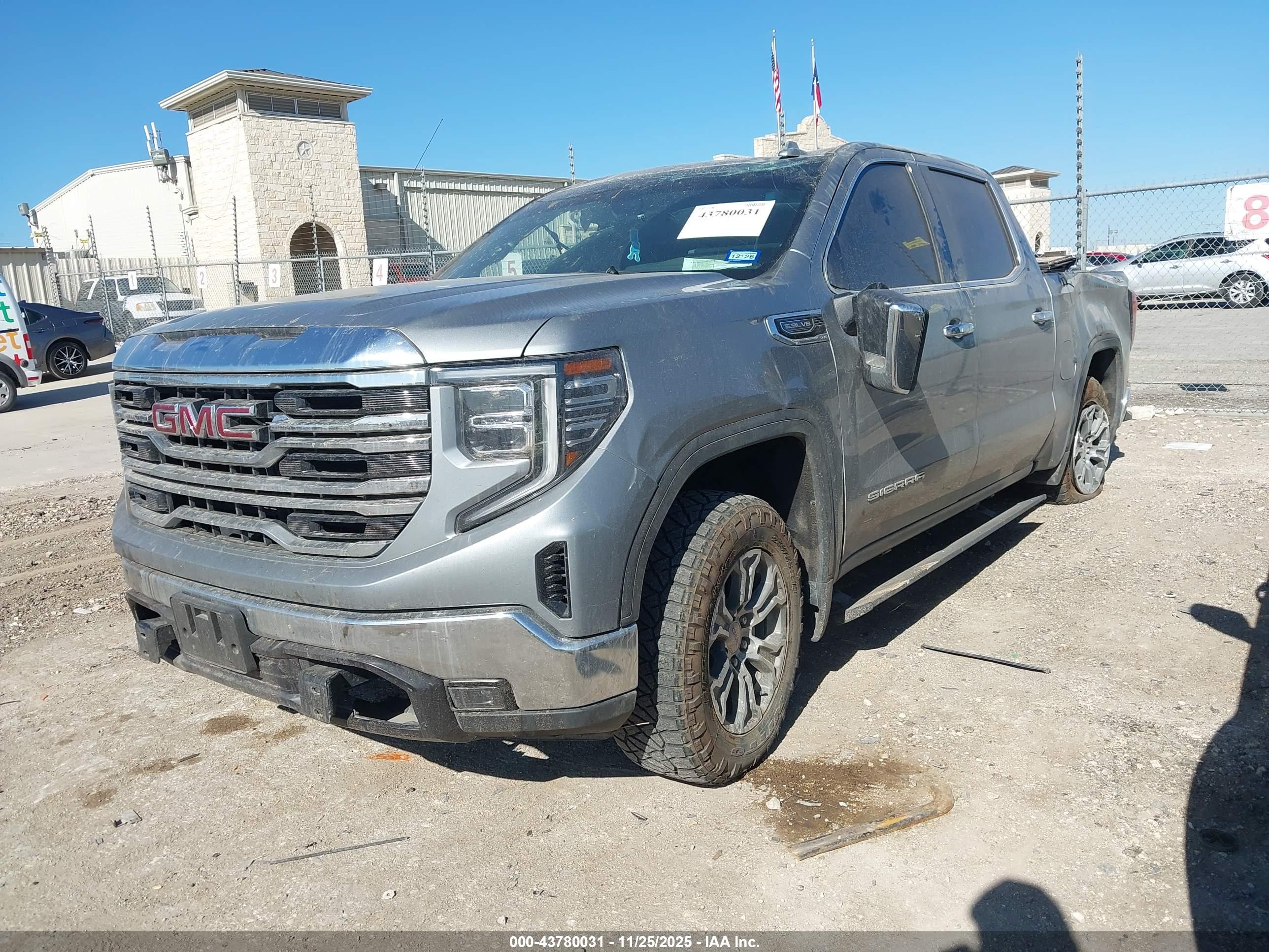 GMC SIERRA image 2