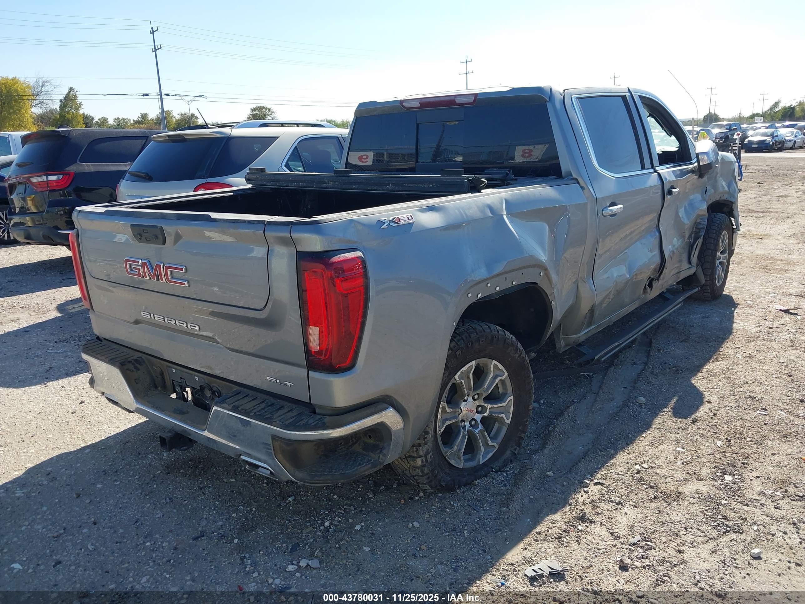 GMC SIERRA image 4
