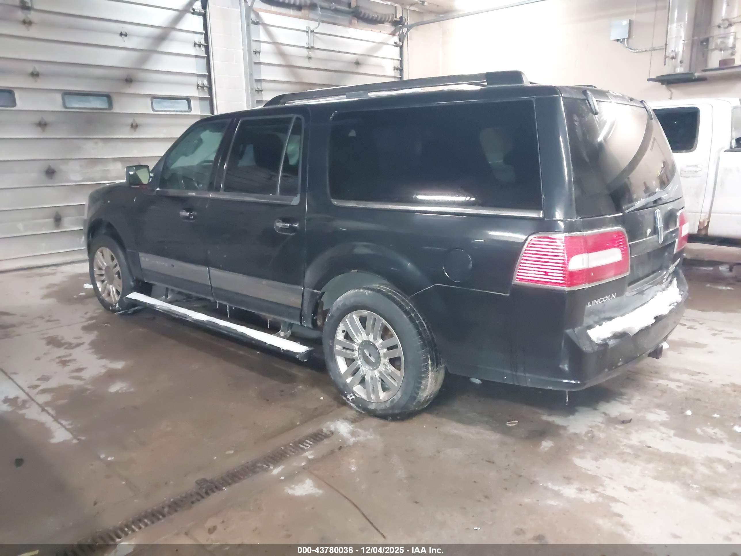 LINCOLN NAVIGATOR image 3