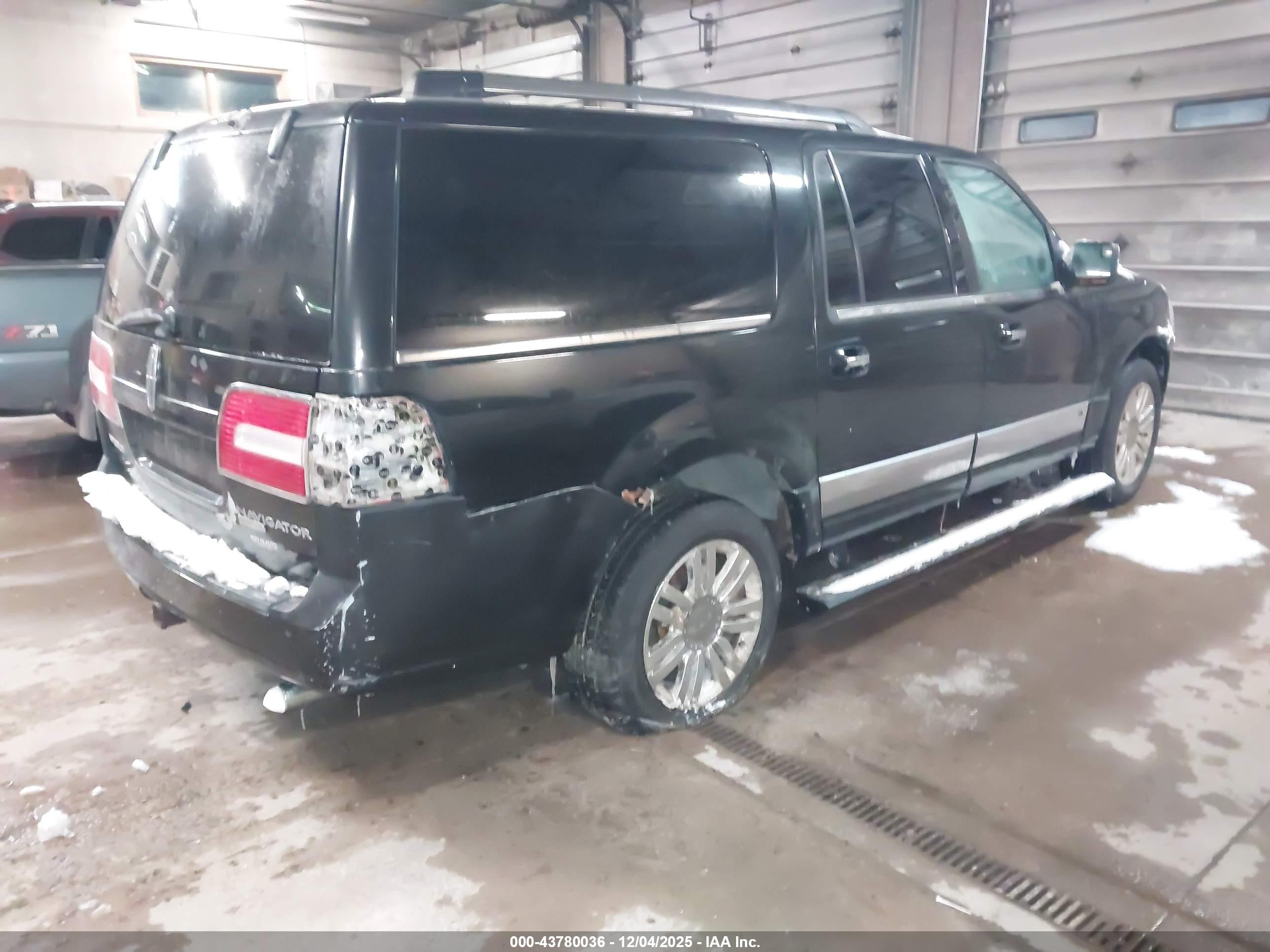 LINCOLN NAVIGATOR image 4