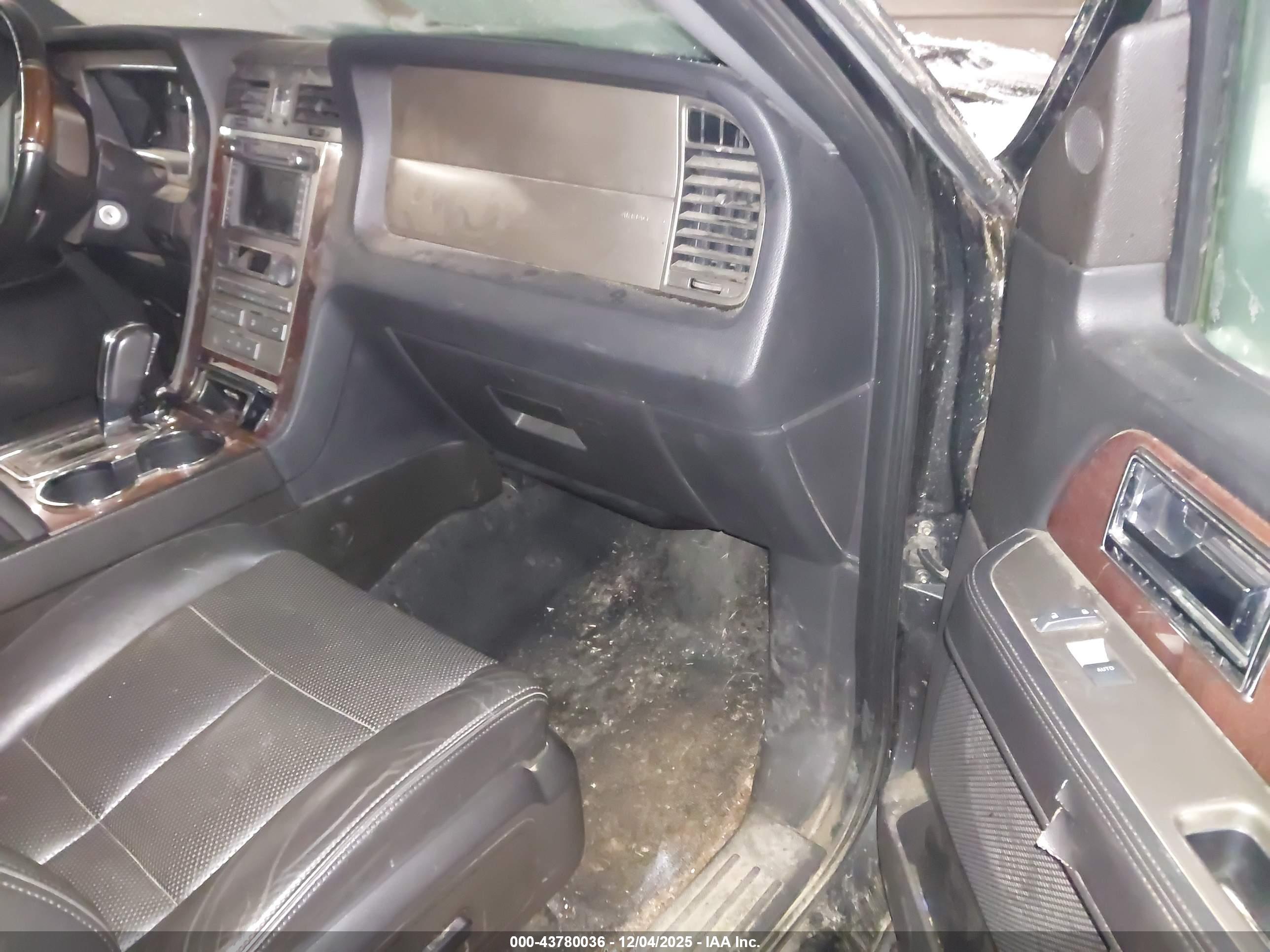 LINCOLN NAVIGATOR image 5