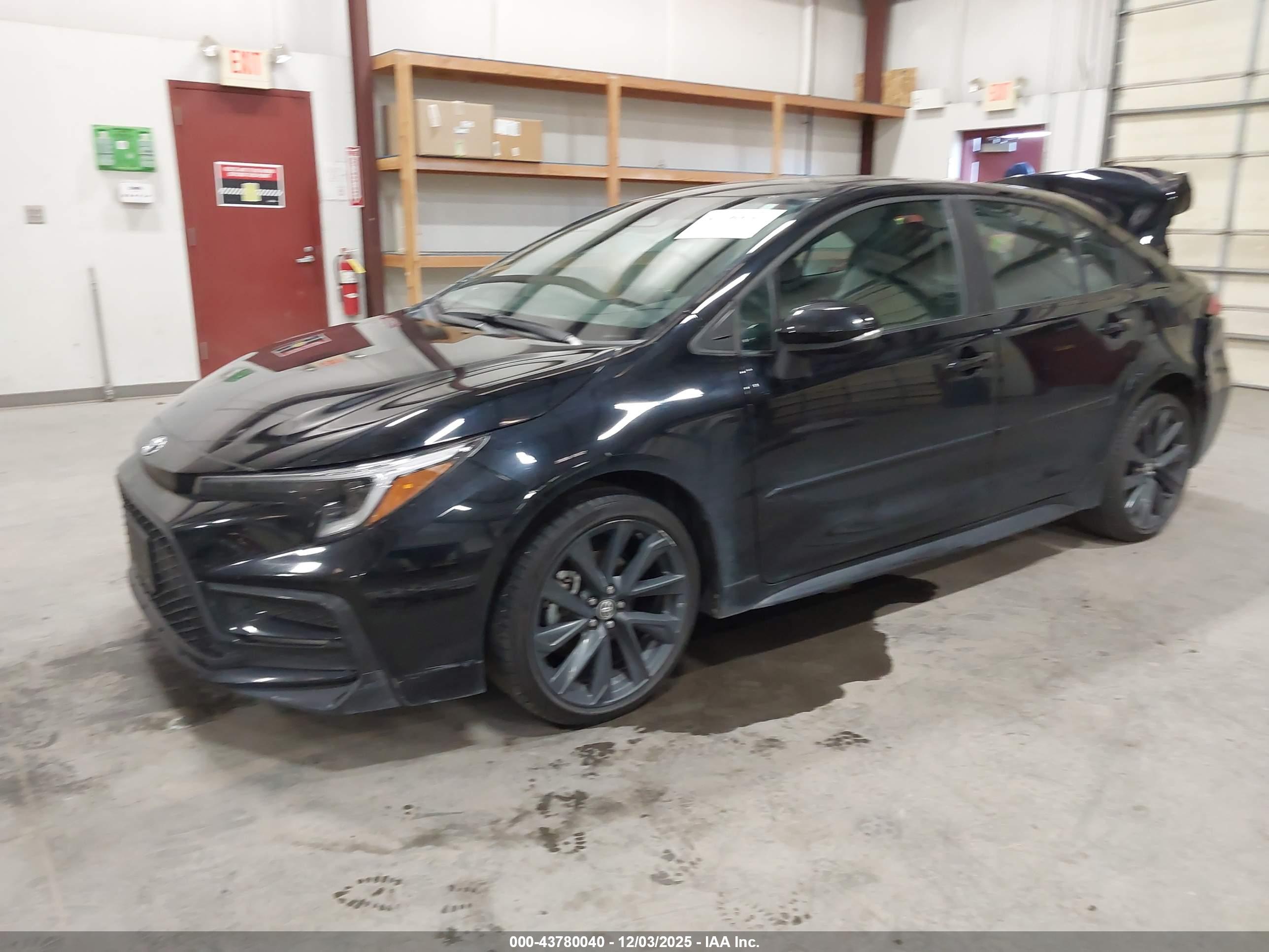 TOYOTA COROLLA image 2