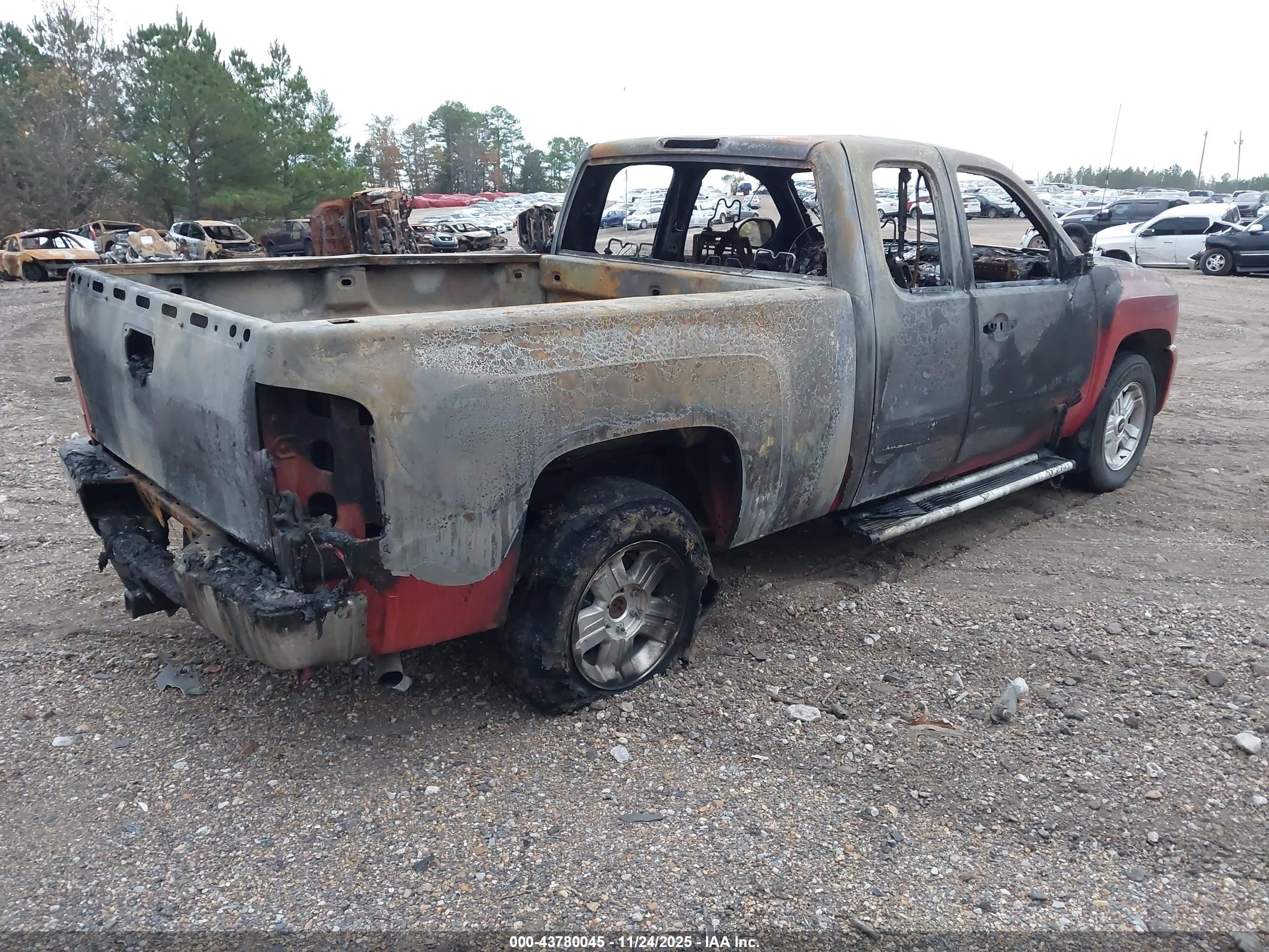 CHEVROLET SILVERADO image 4