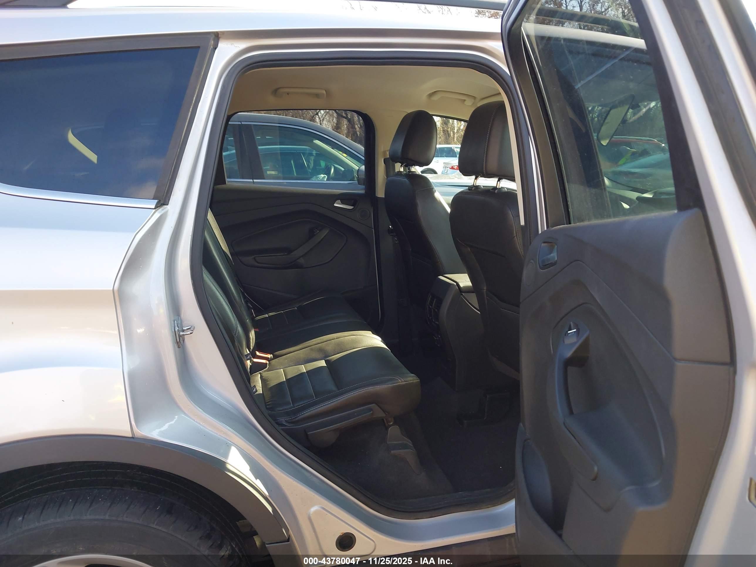 FORD ESCAPE image 8