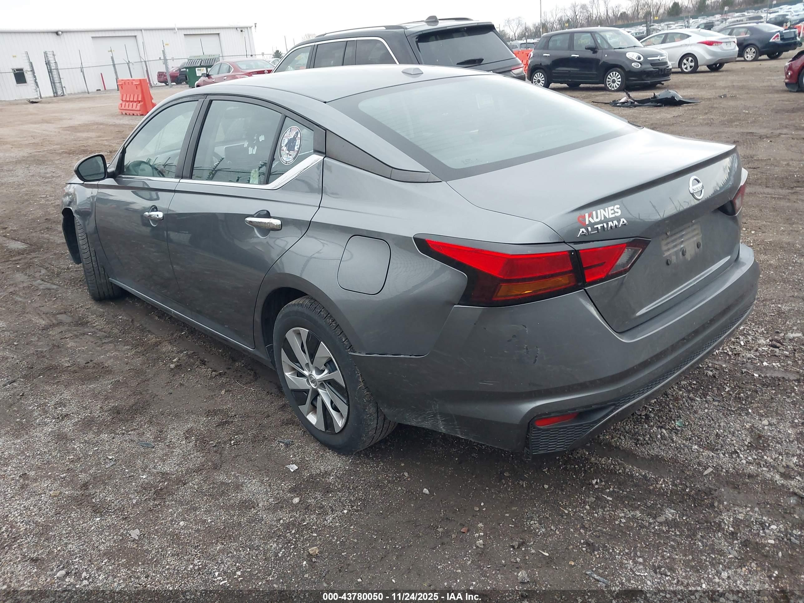 NISSAN ALTIMA image 3