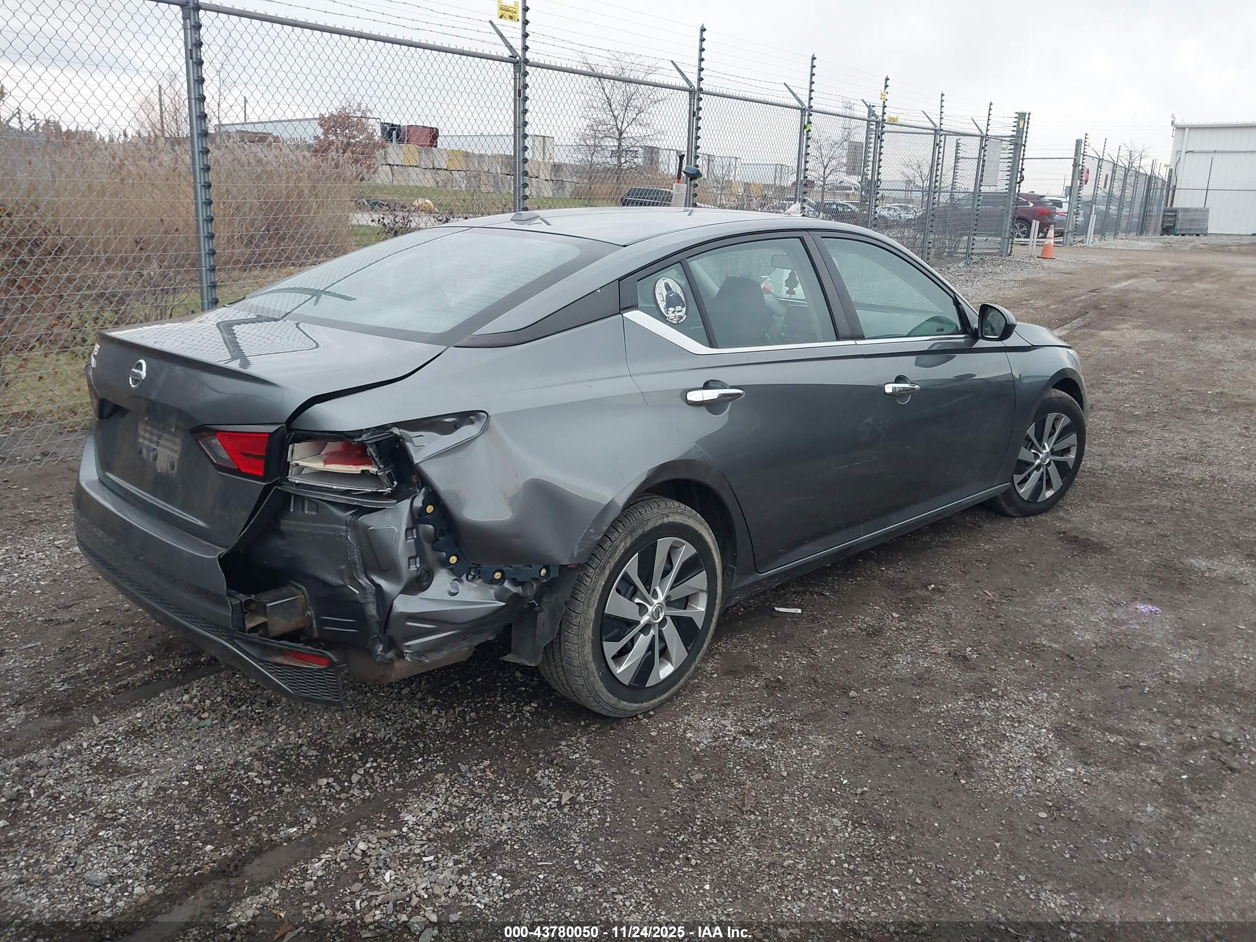 NISSAN ALTIMA image 4