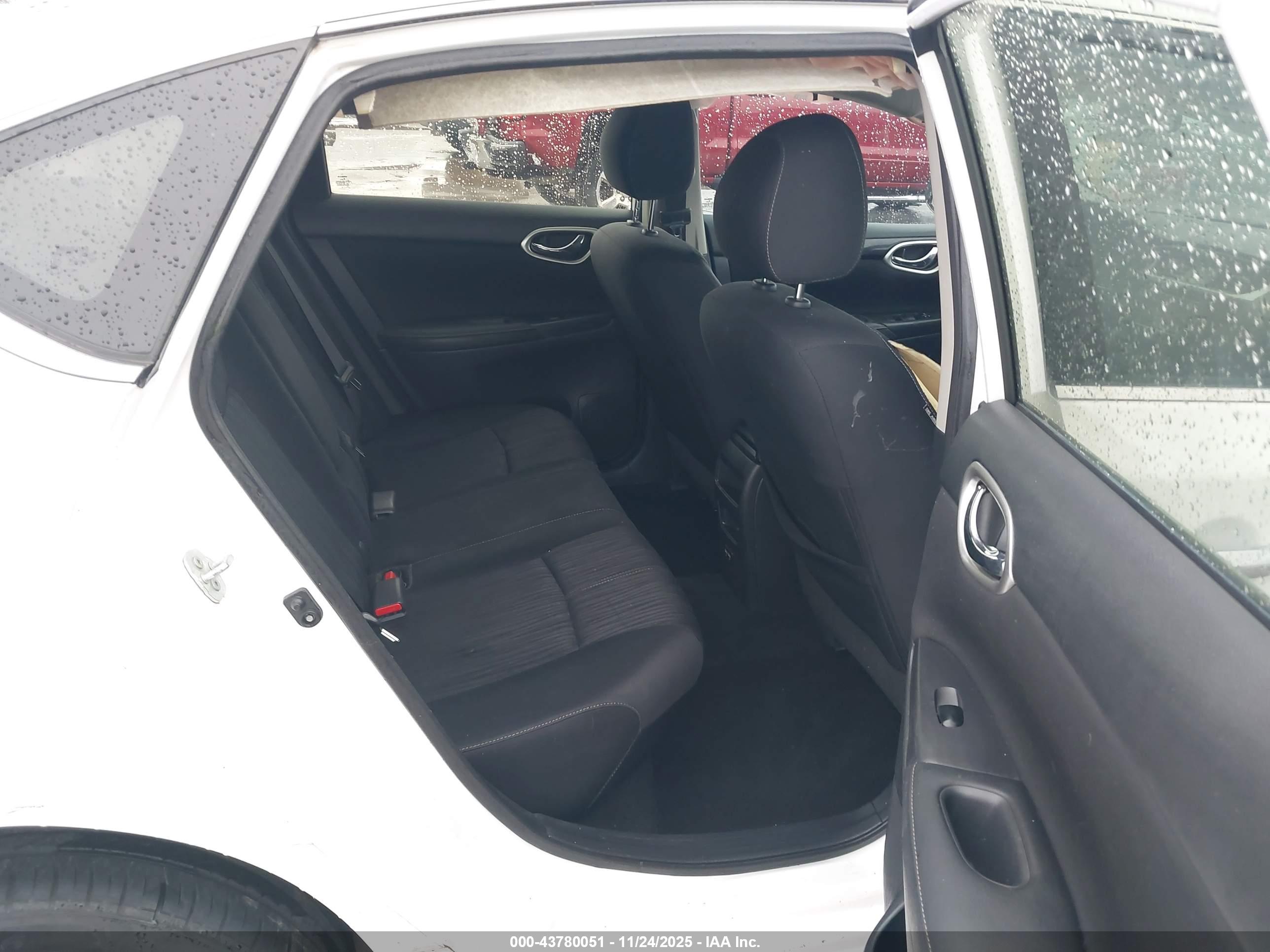 NISSAN SENTRA image 8