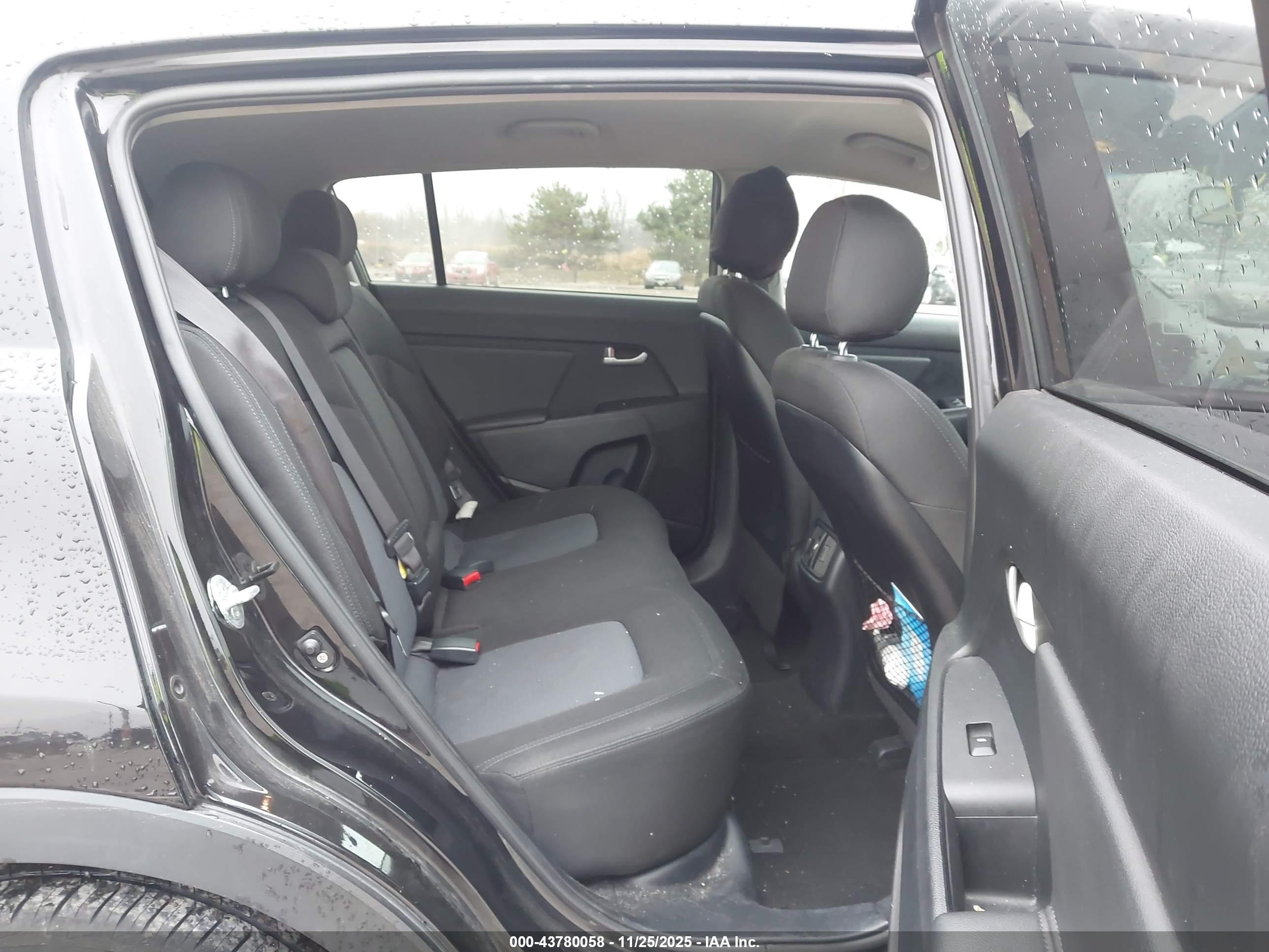 KIA SPORTAGE image 8