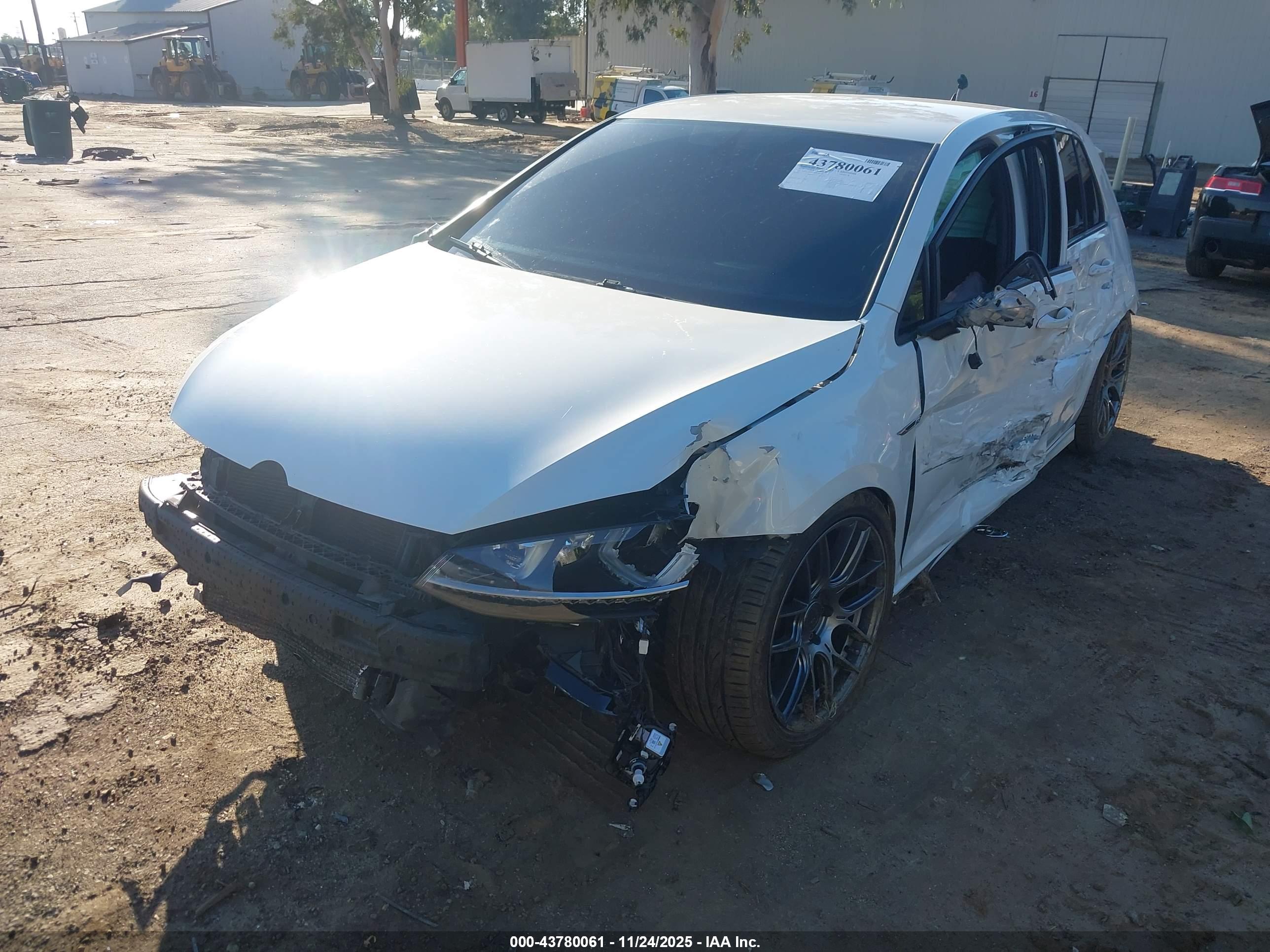 VOLKSWAGEN GOLF image 2