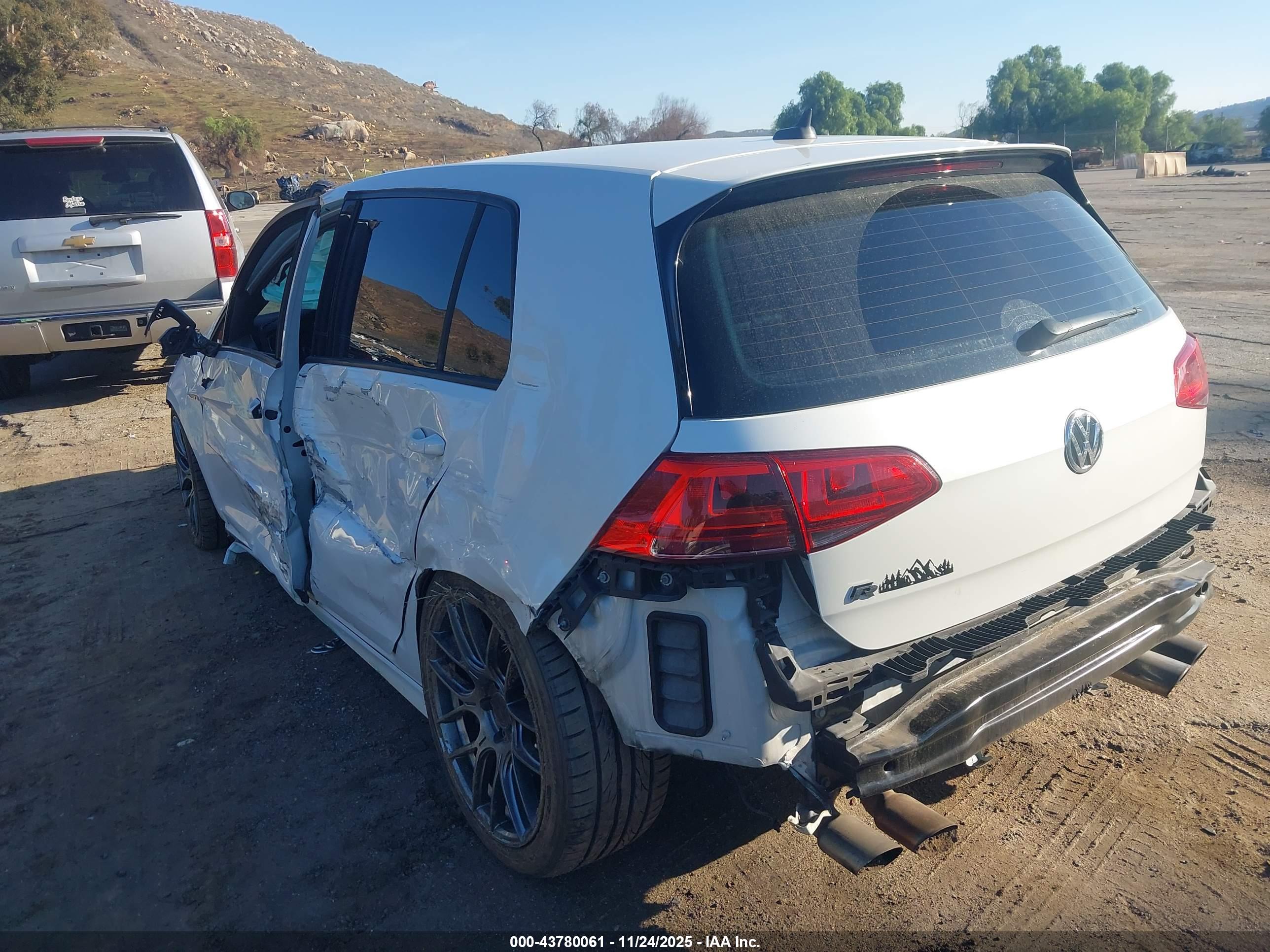 VOLKSWAGEN GOLF image 3