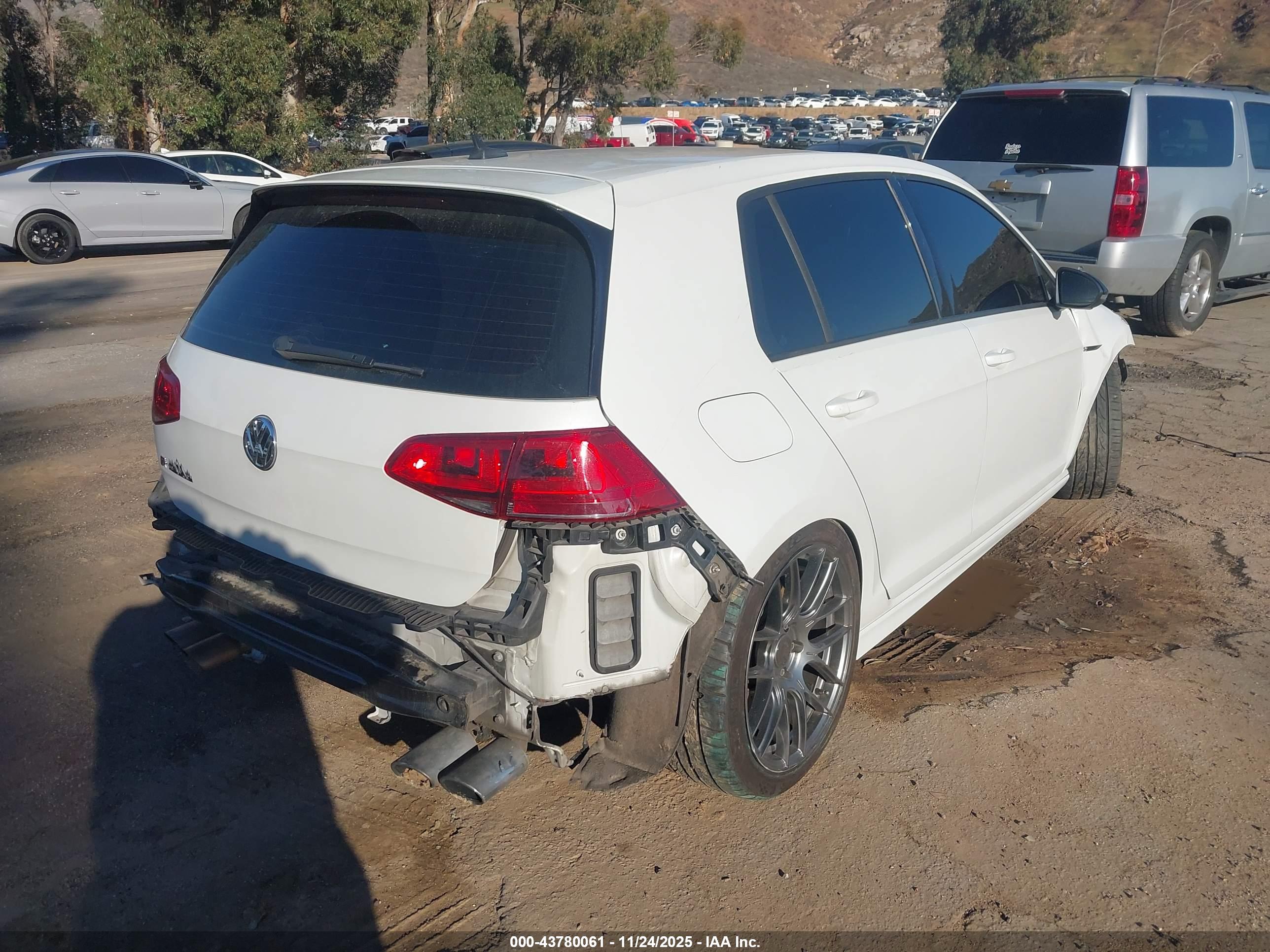 VOLKSWAGEN GOLF image 4