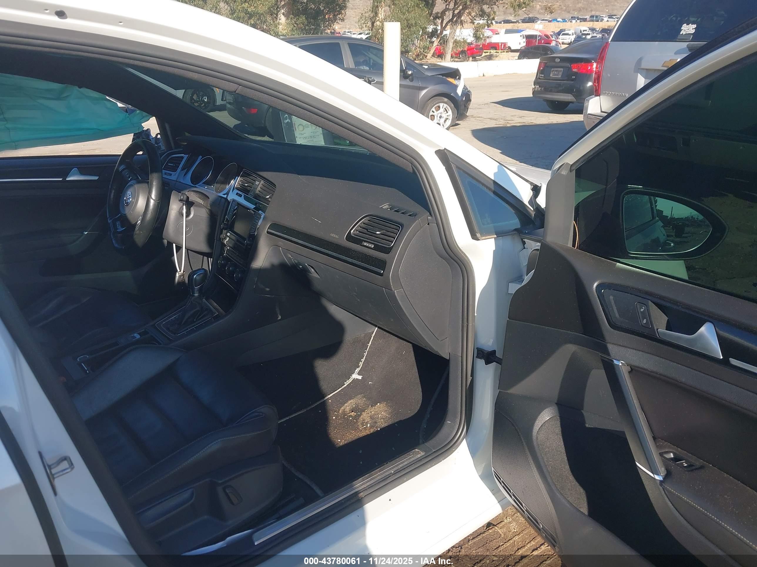 VOLKSWAGEN GOLF image 5