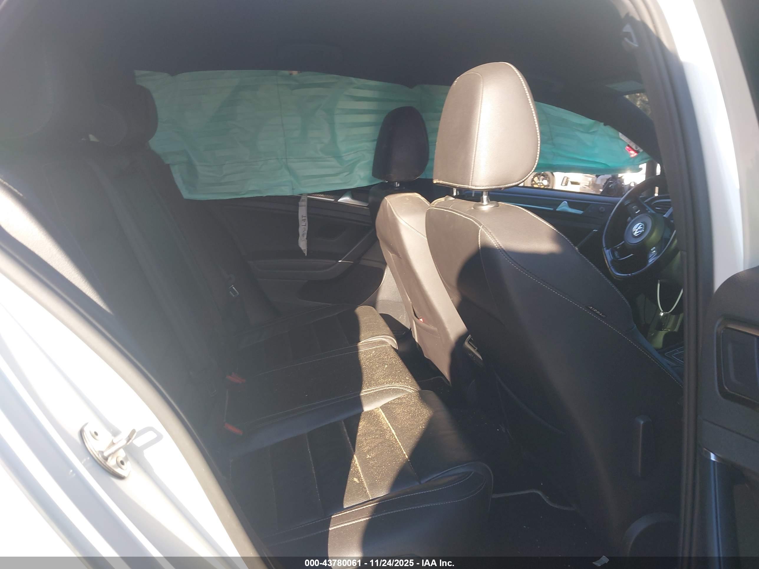 VOLKSWAGEN GOLF image 8