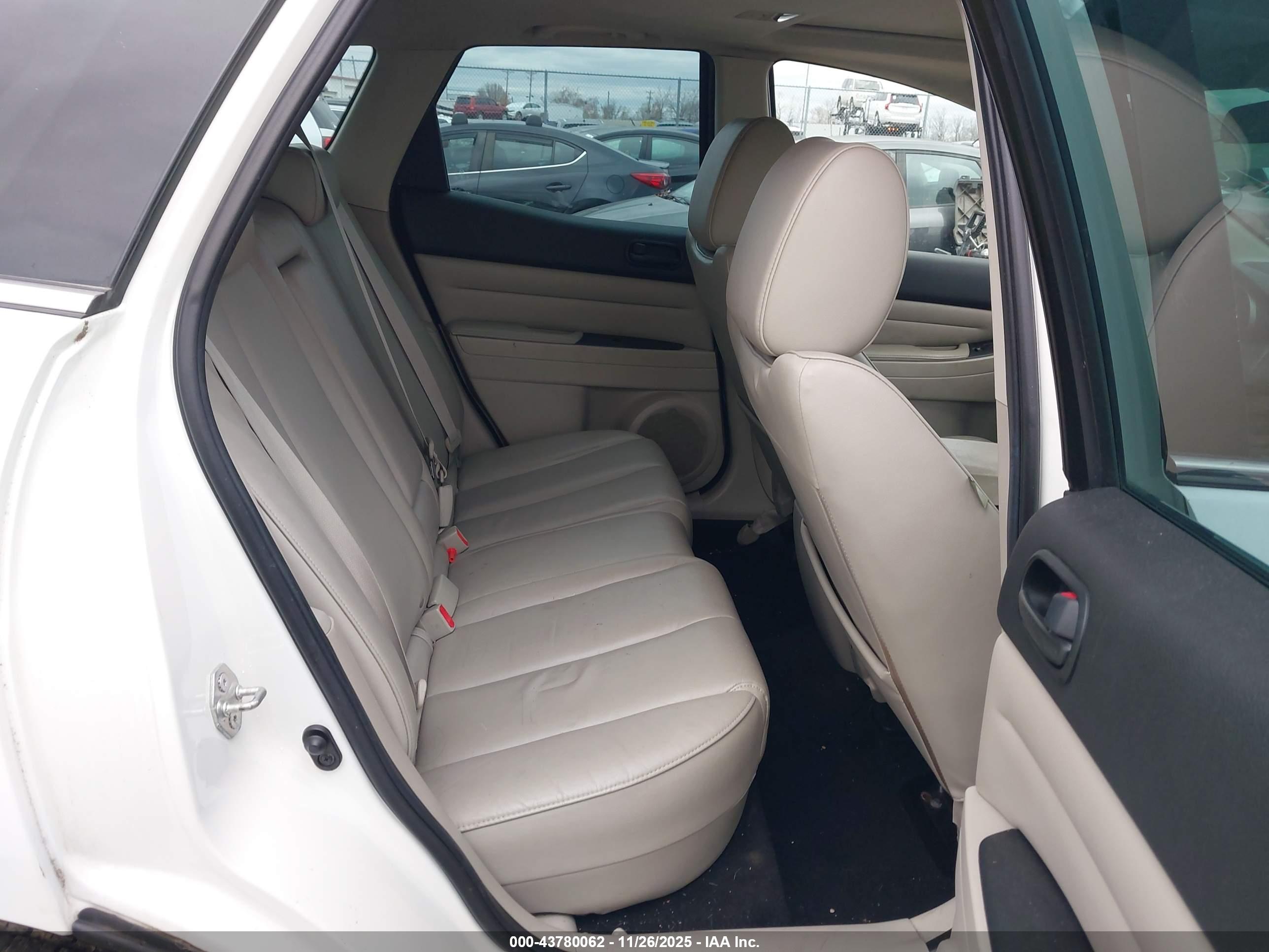 MAZDA CX-7 image 8