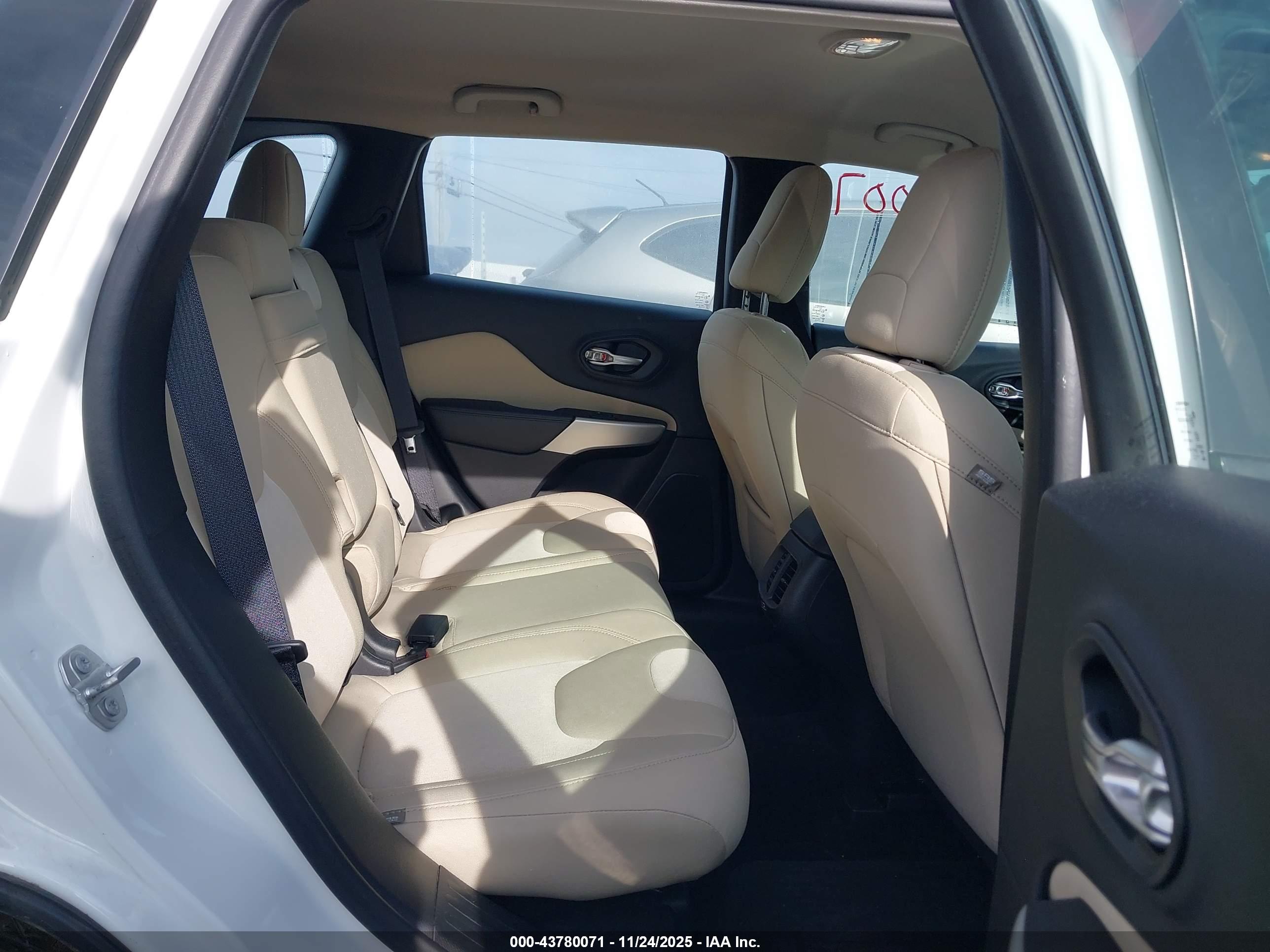 JEEP CHEROKEE image 8