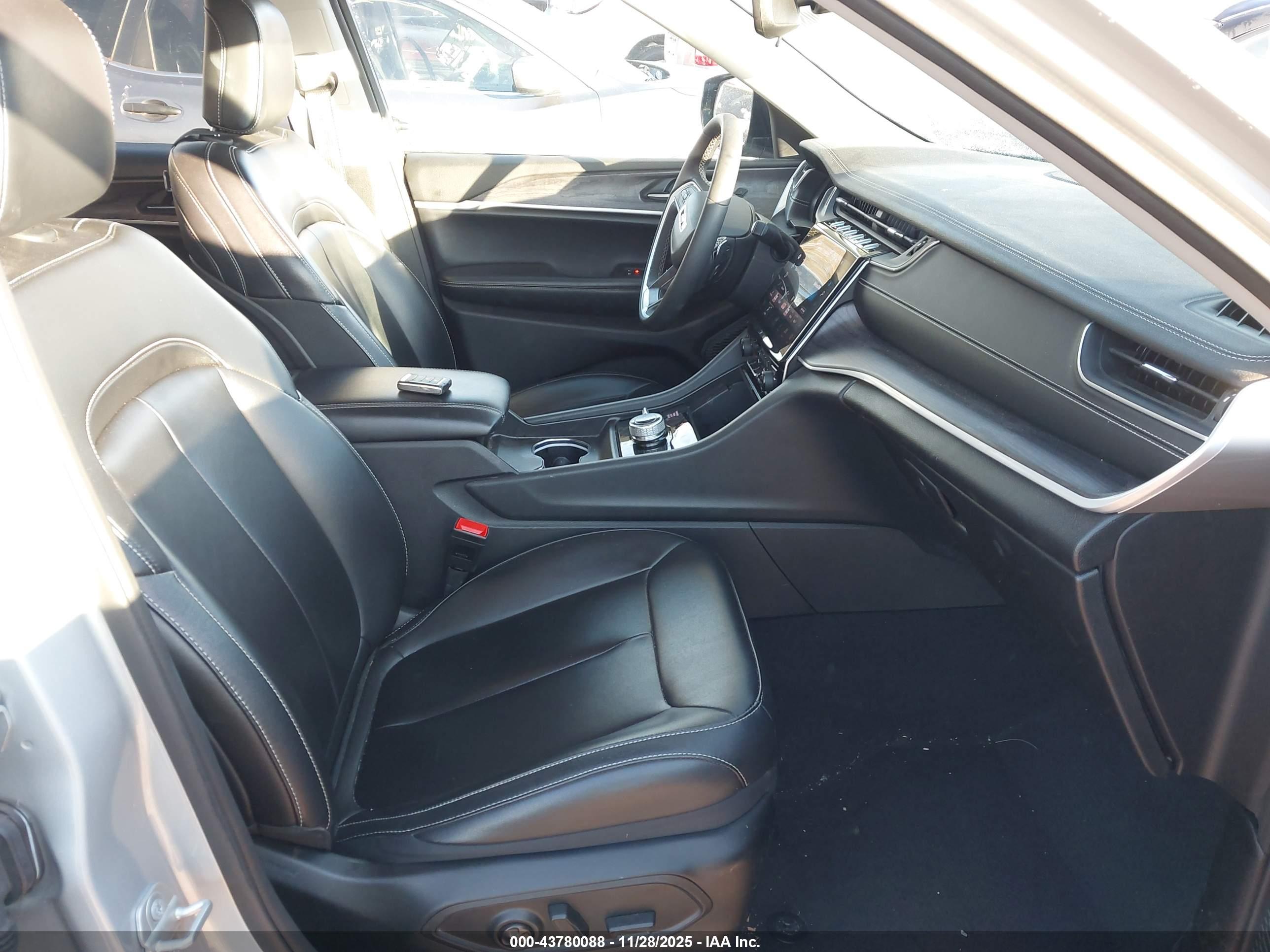 JEEP GRAND image 5