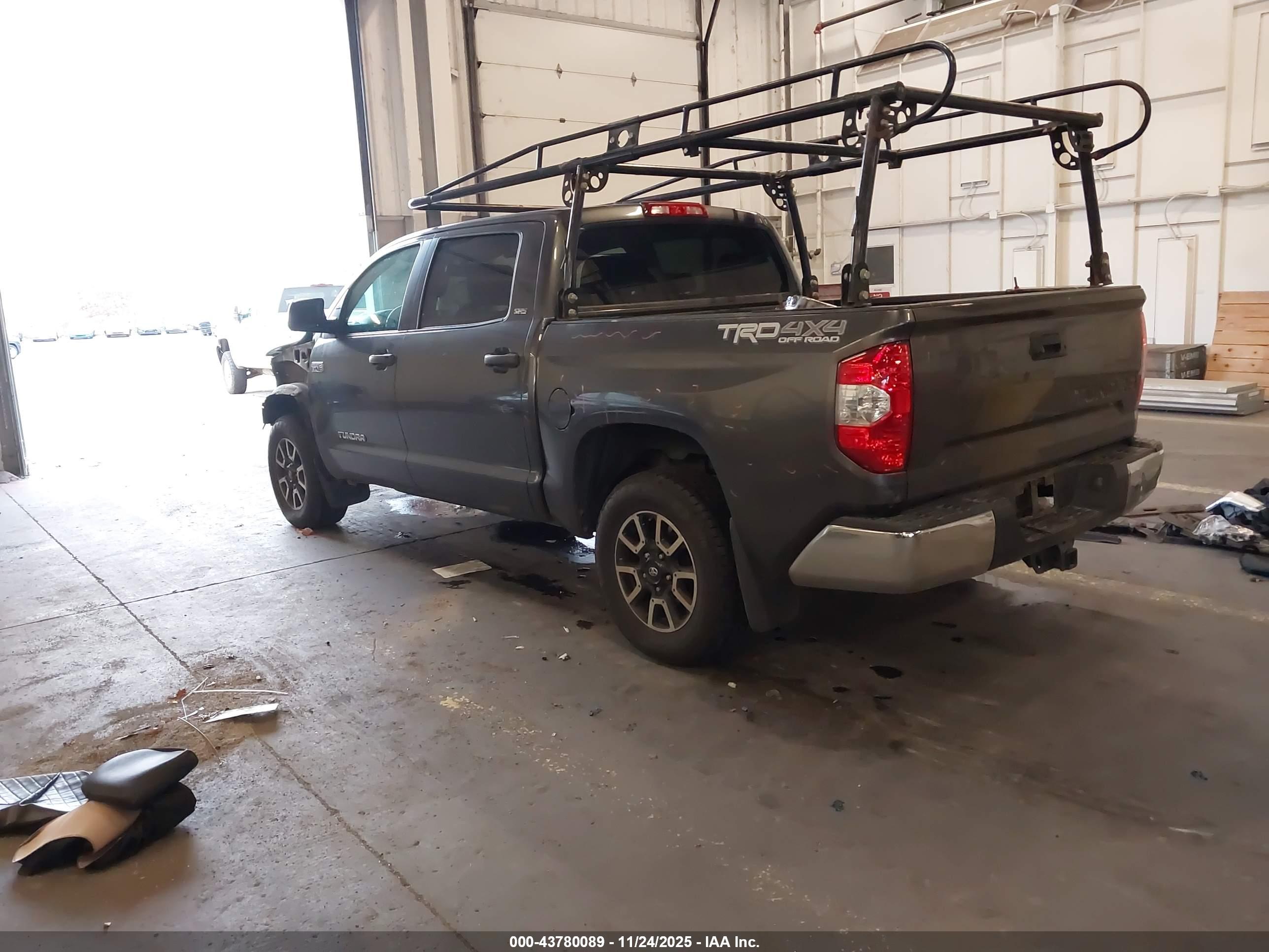 TOYOTA TUNDRA image 3