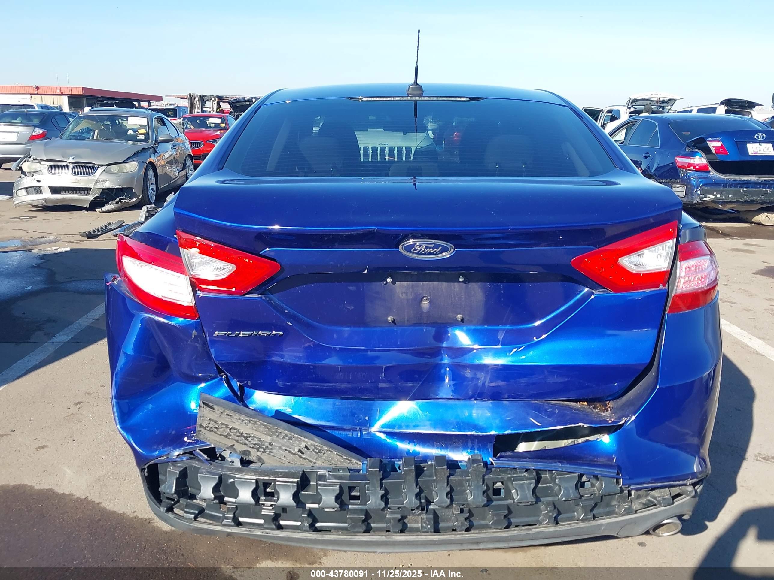 FORD FUSION image 6
