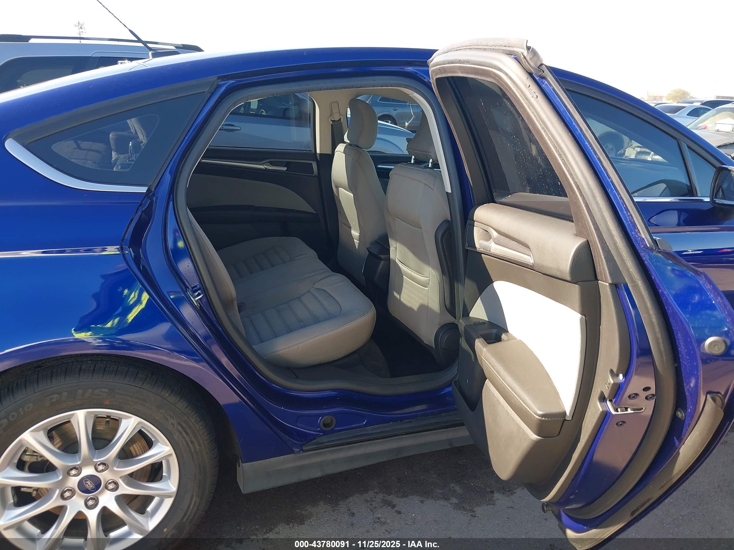 FORD FUSION image 8