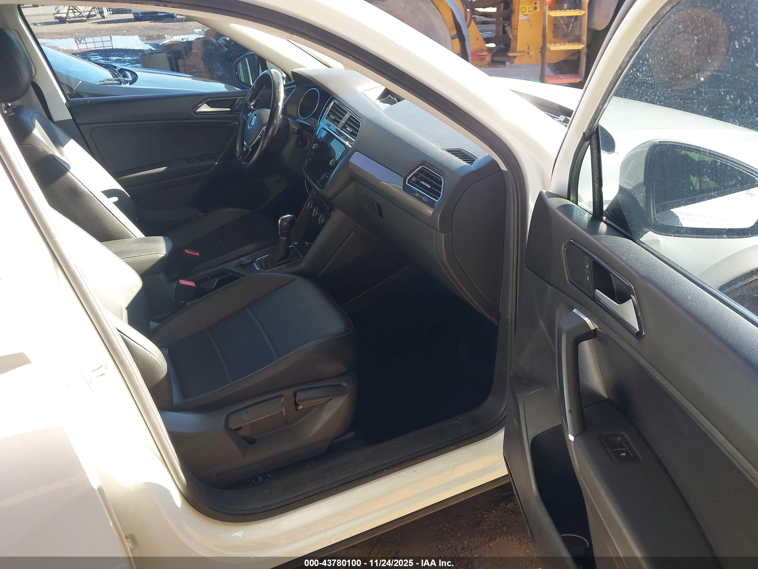 VOLKSWAGEN TIGUAN image 5