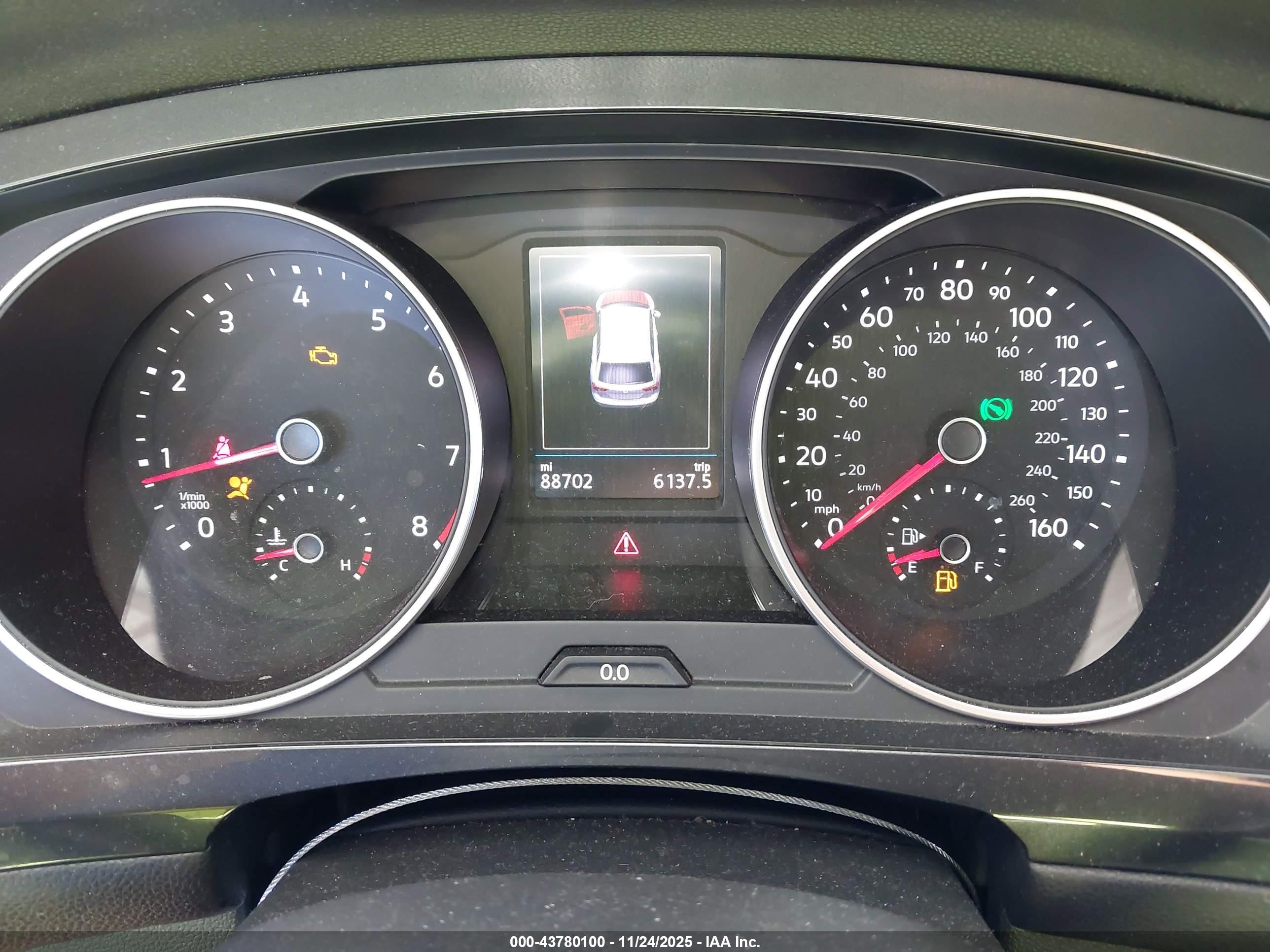VOLKSWAGEN TIGUAN image 7