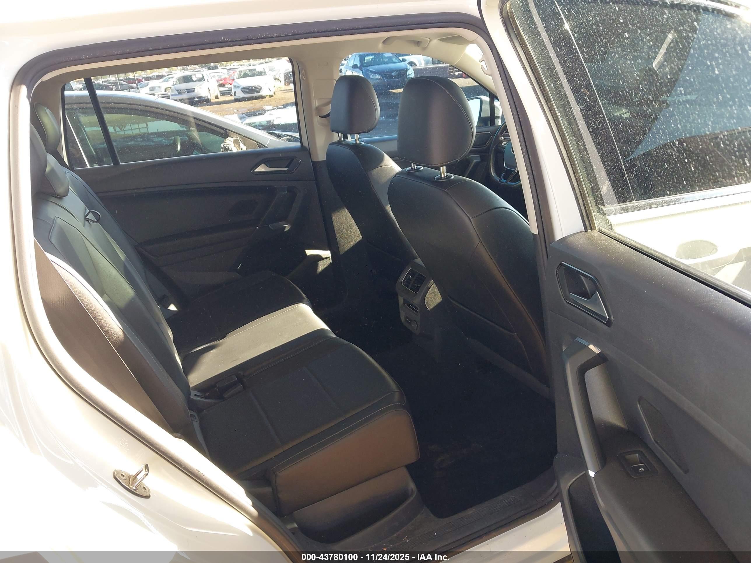 VOLKSWAGEN TIGUAN image 8