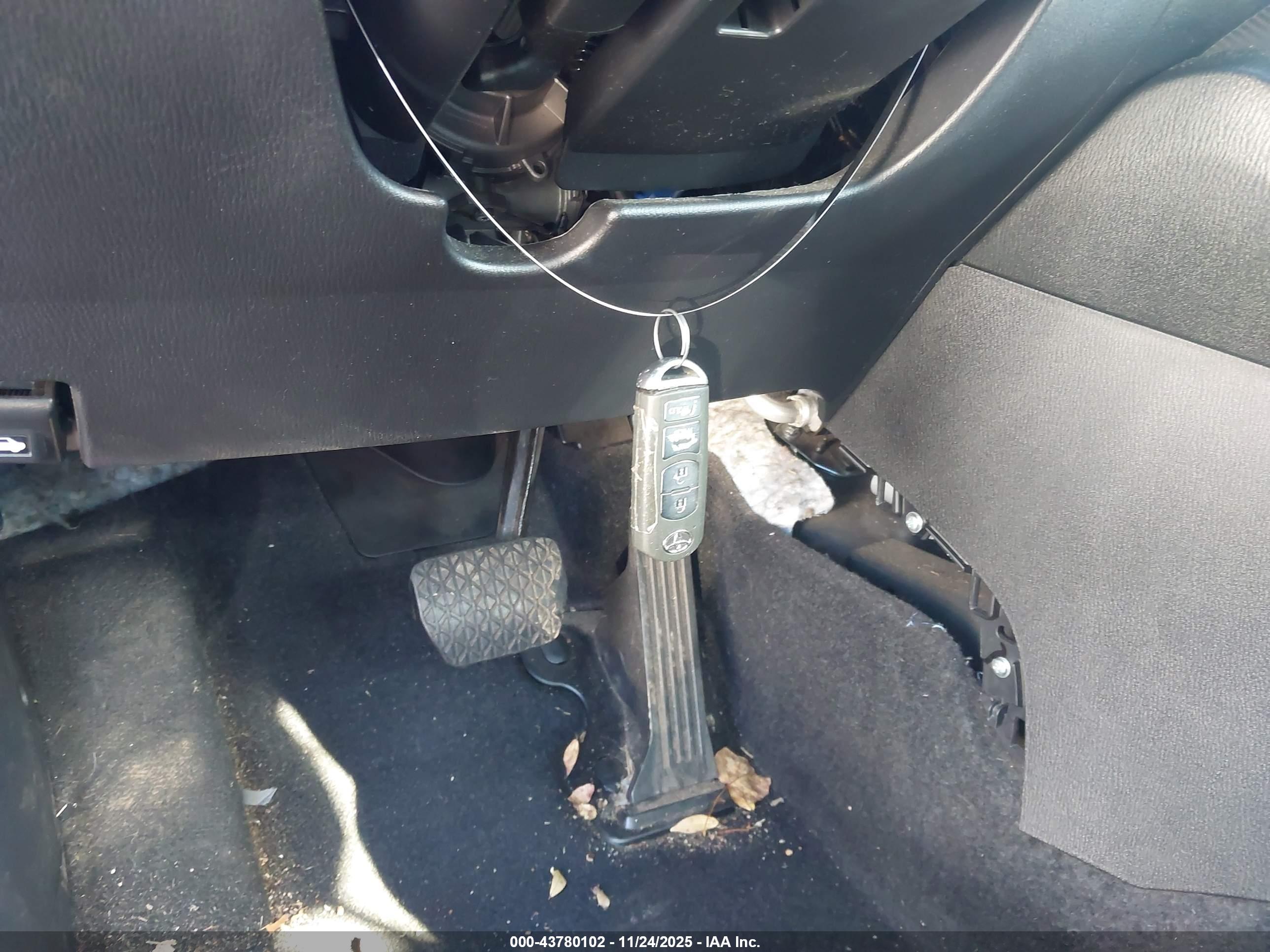 TOYOTA YARIS image 11