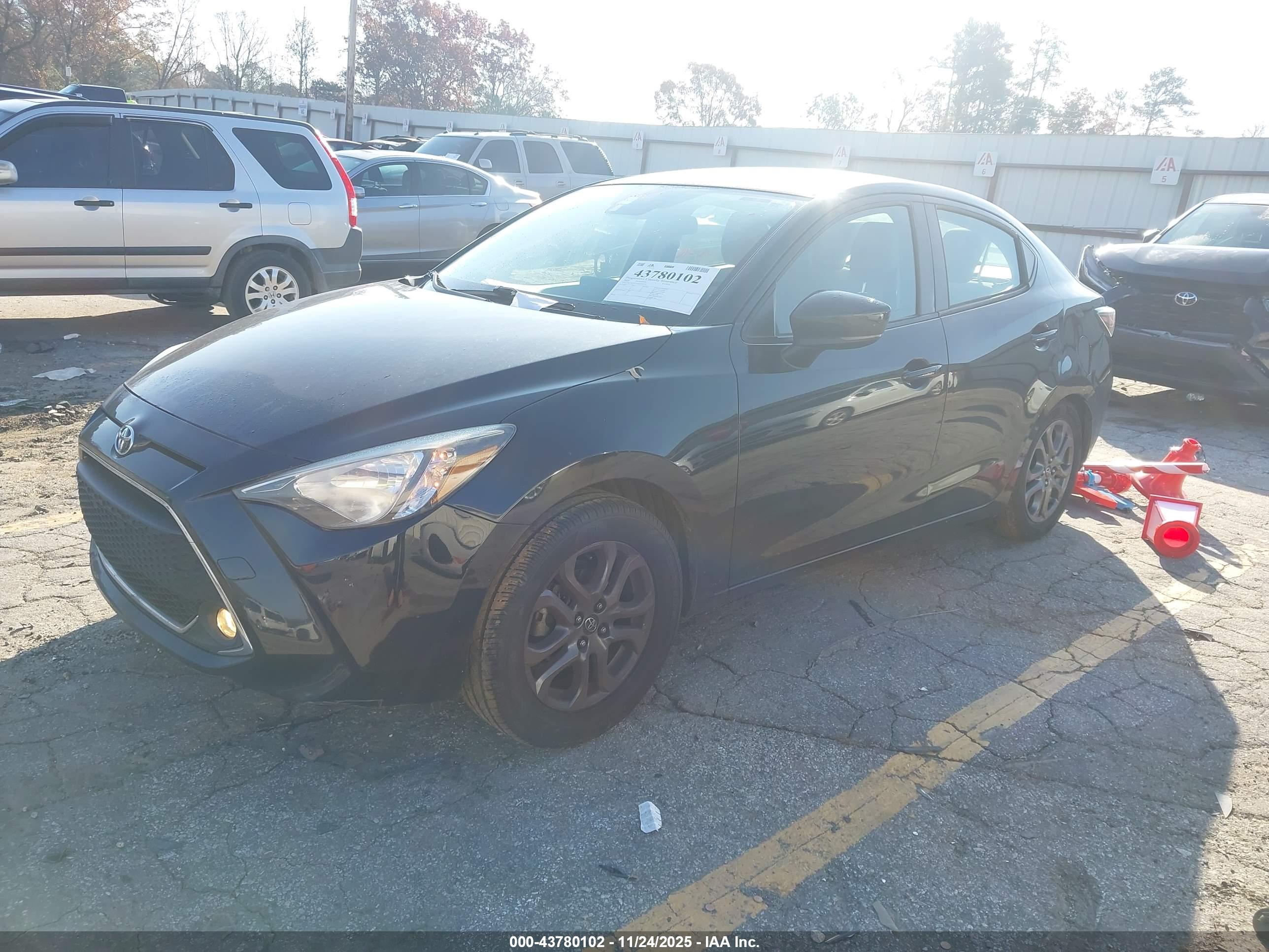 TOYOTA YARIS image 2
