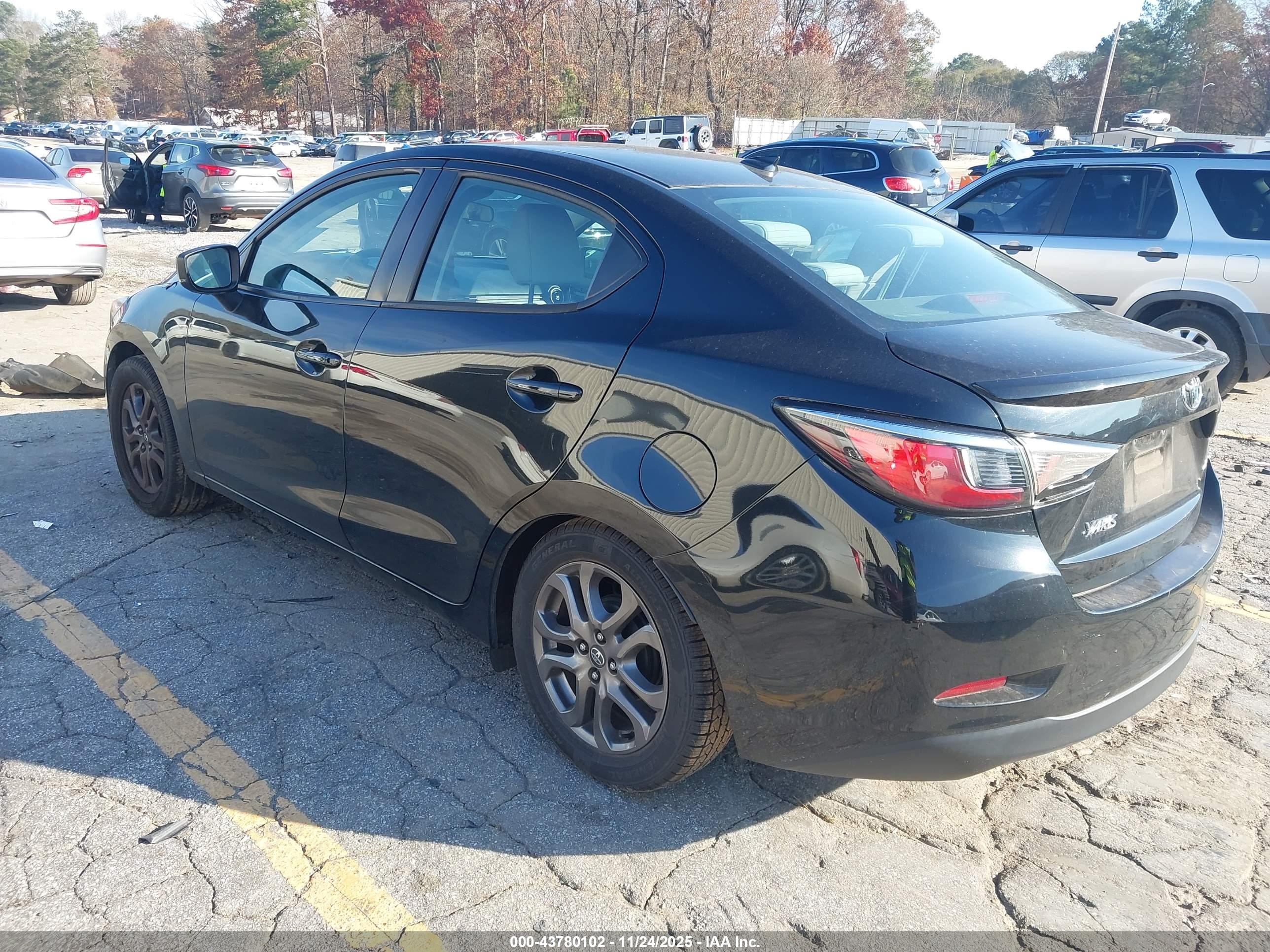 TOYOTA YARIS image 3