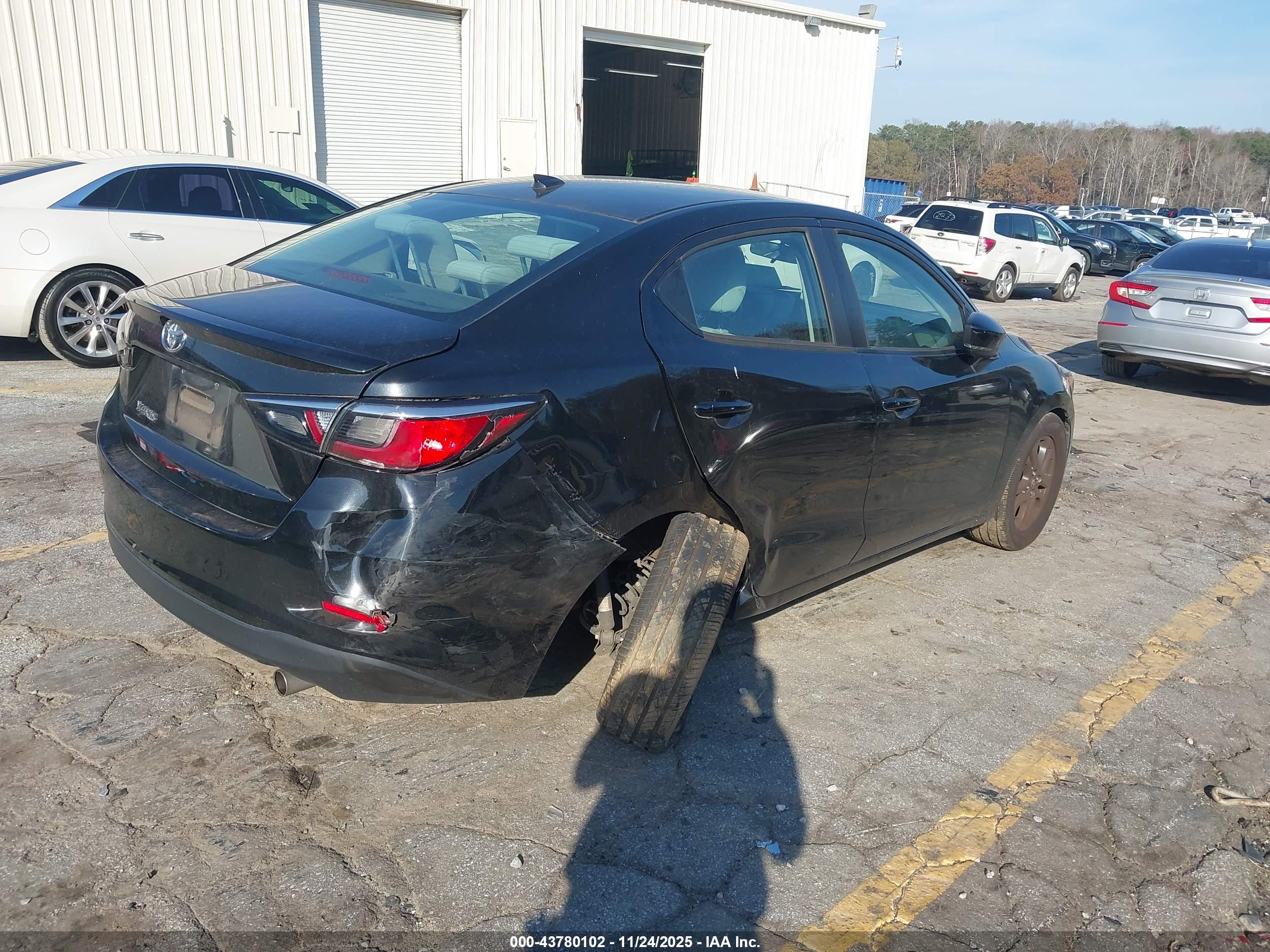 TOYOTA YARIS image 4