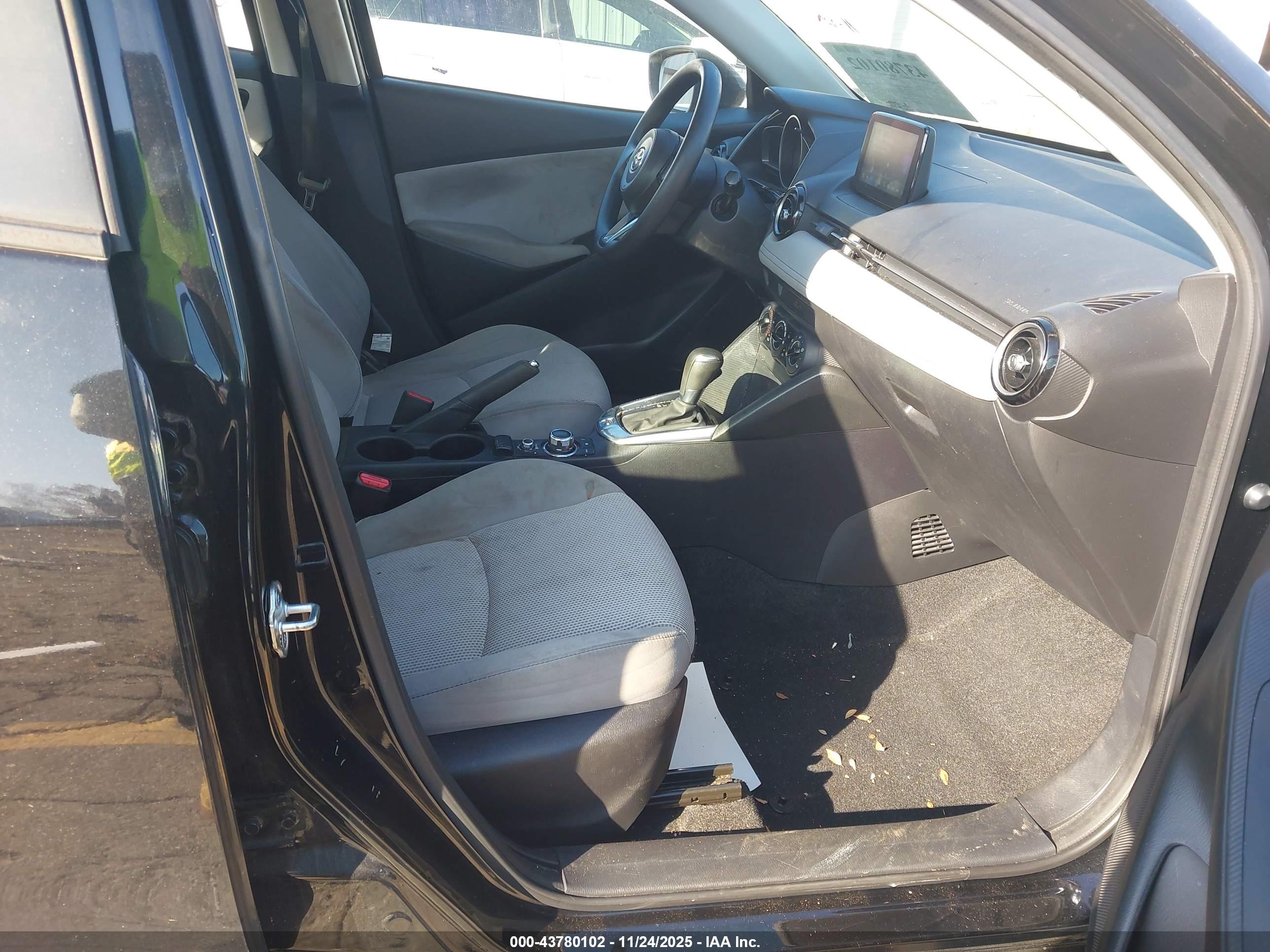 TOYOTA YARIS image 5