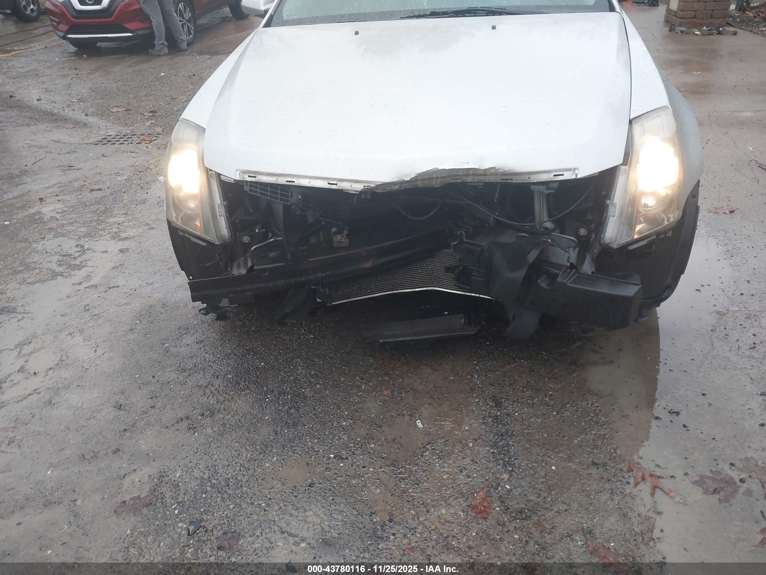 CADILLAC CTS image 6