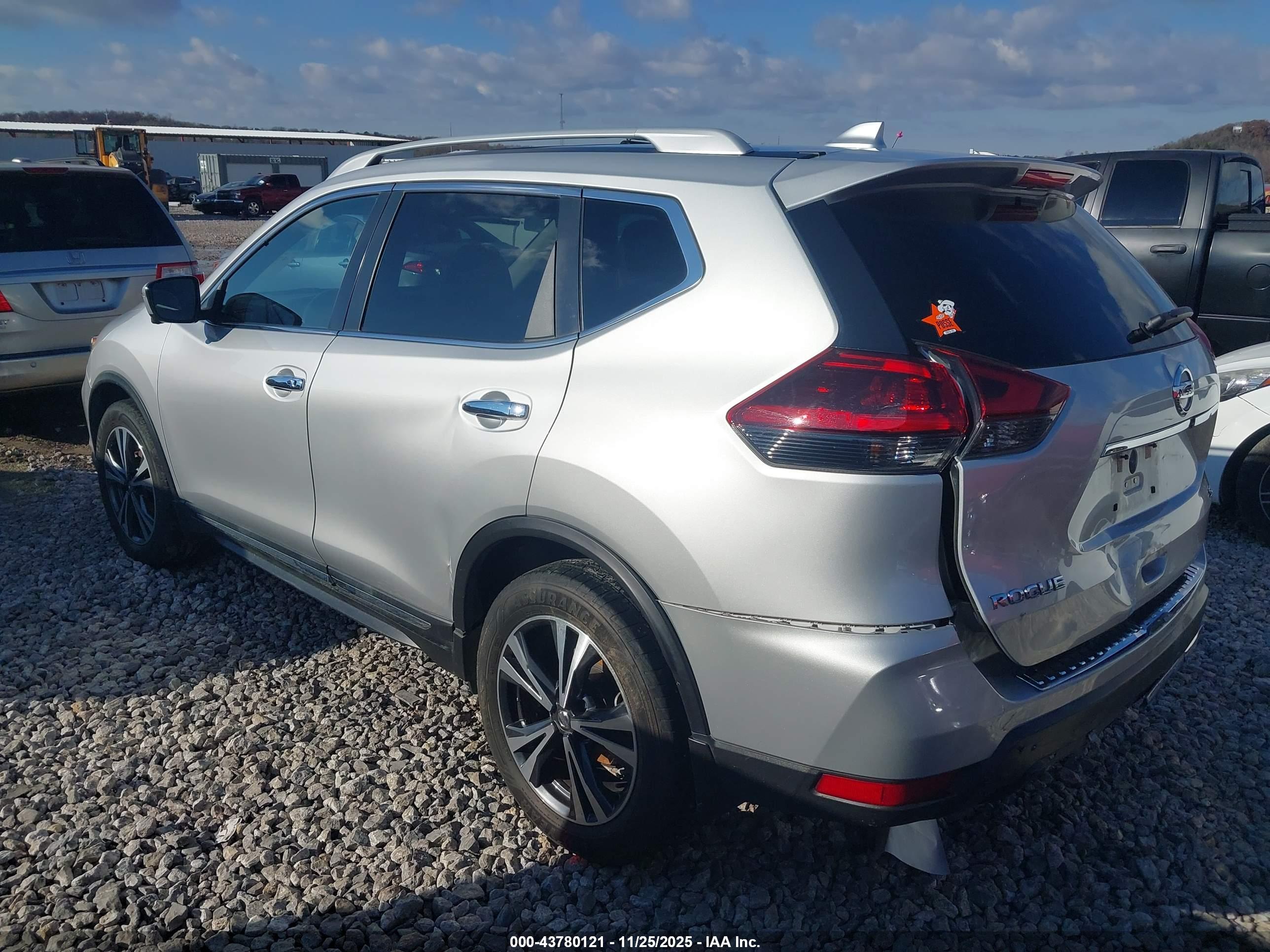NISSAN ROGUE image 3