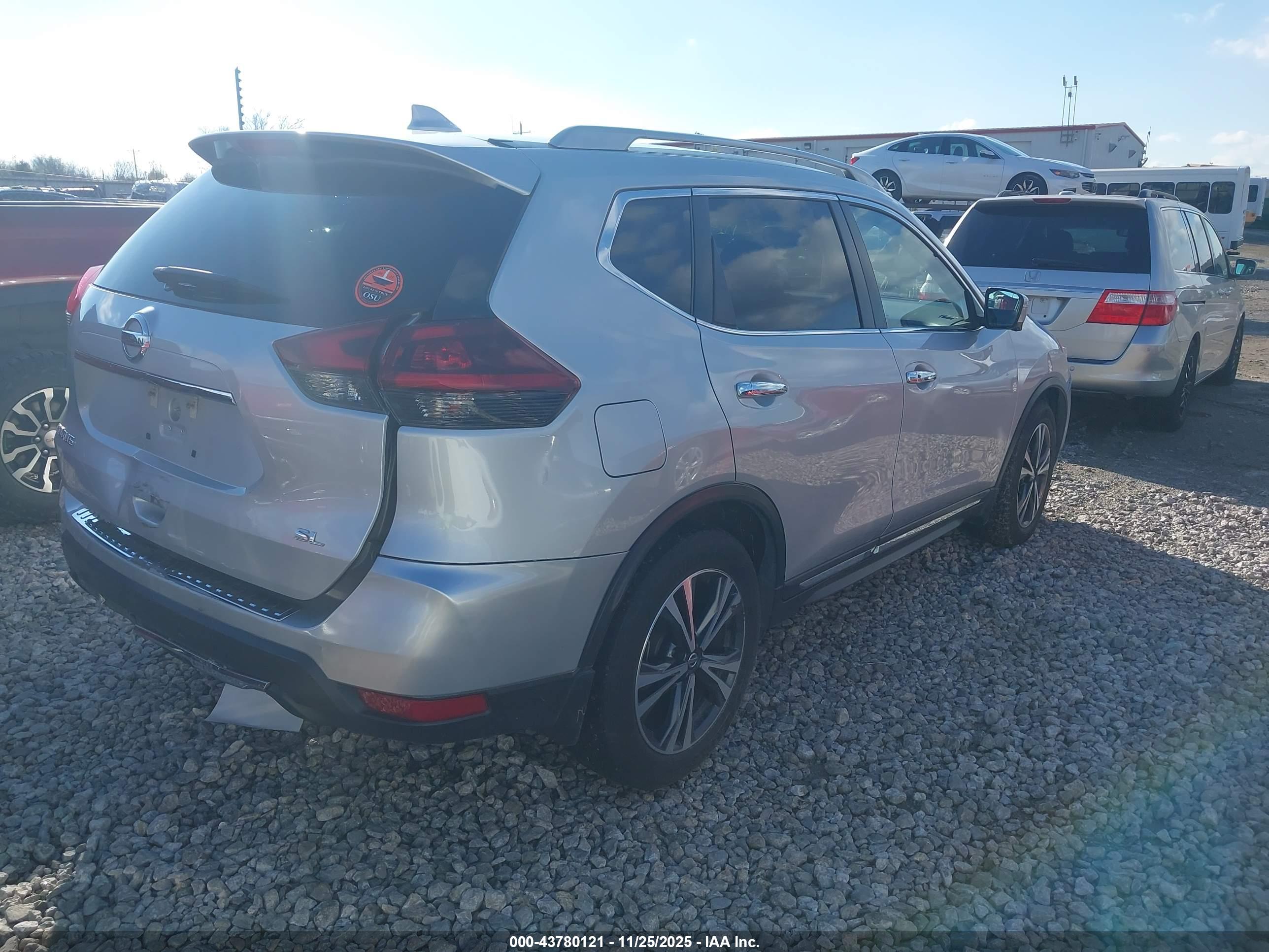 NISSAN ROGUE image 4