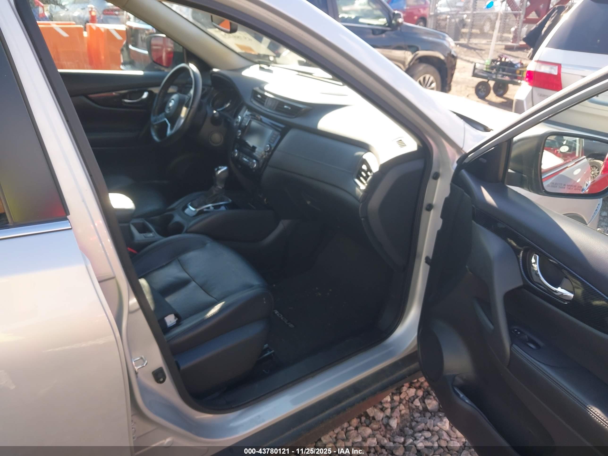 NISSAN ROGUE image 5