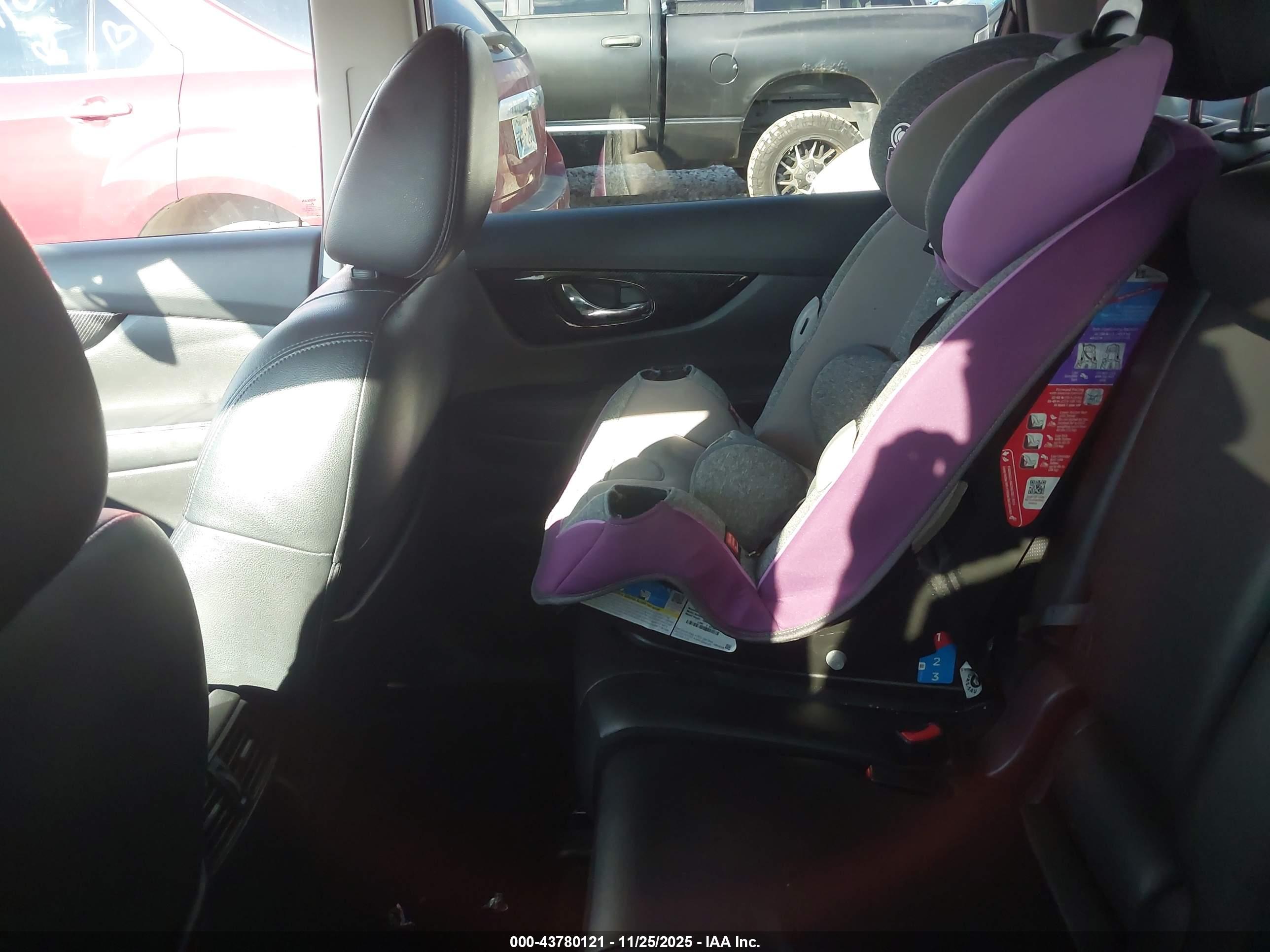 NISSAN ROGUE image 8
