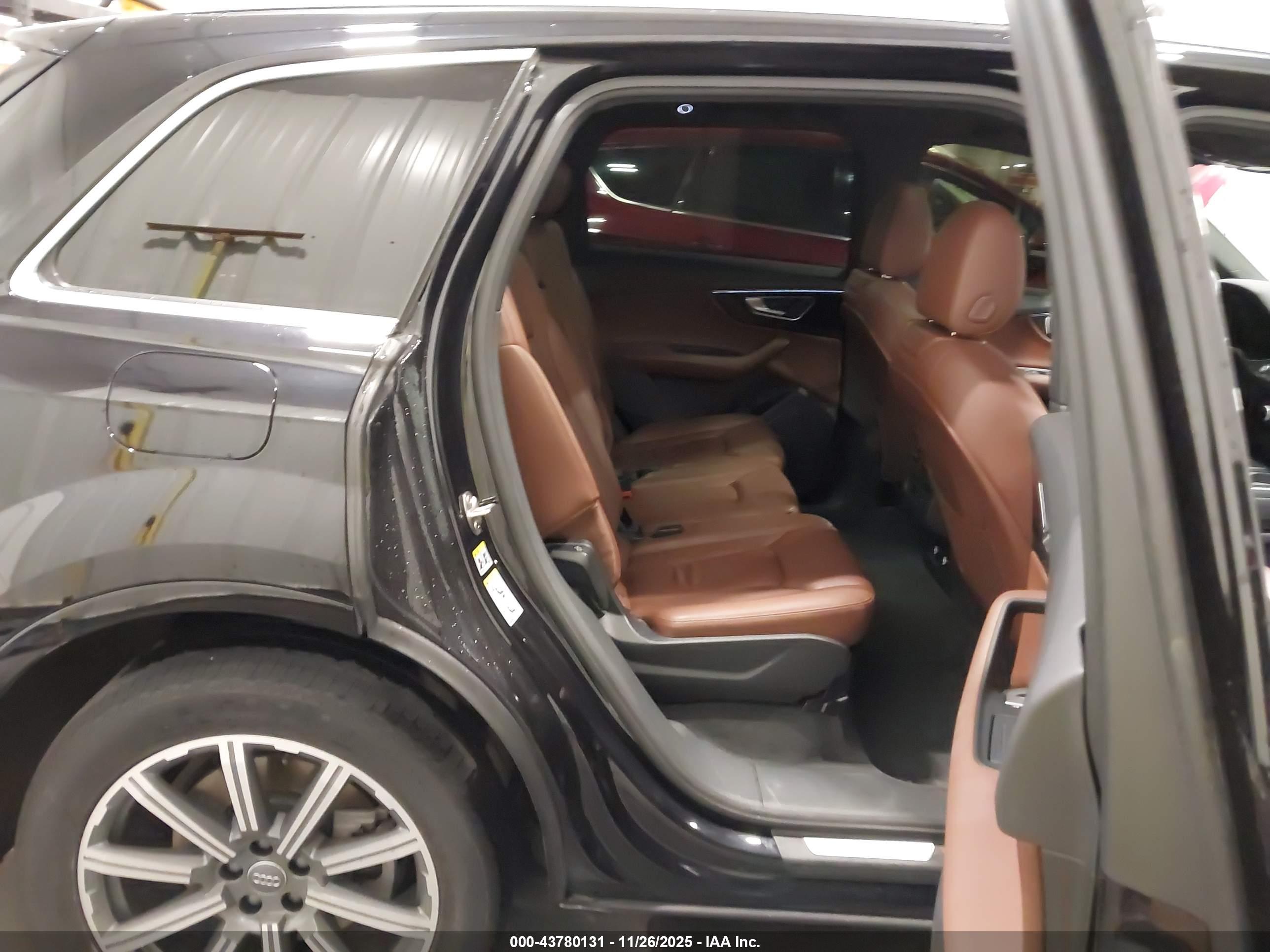 AUDI Q7 image 8