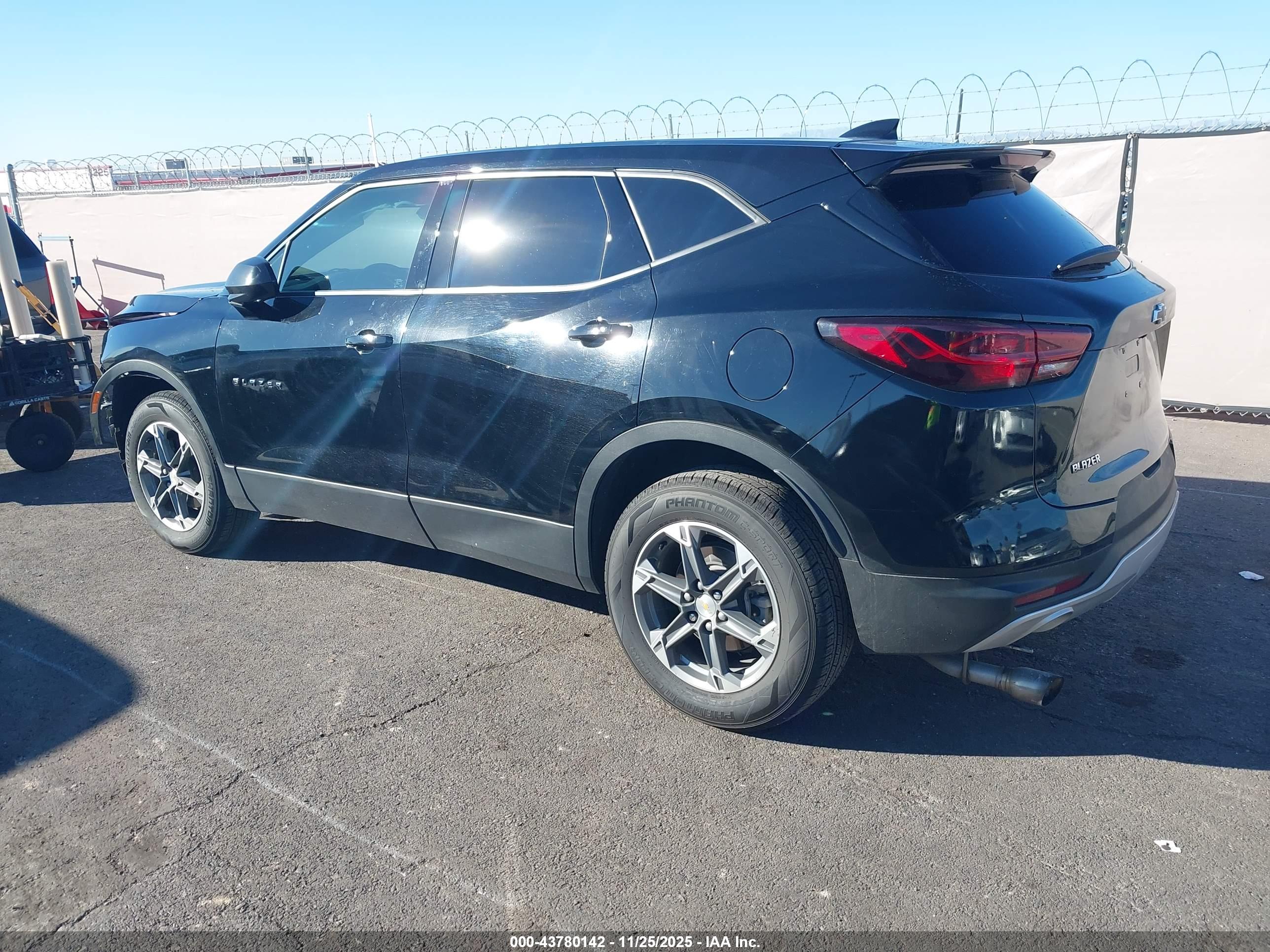 CHEVROLET BLAZER image 3