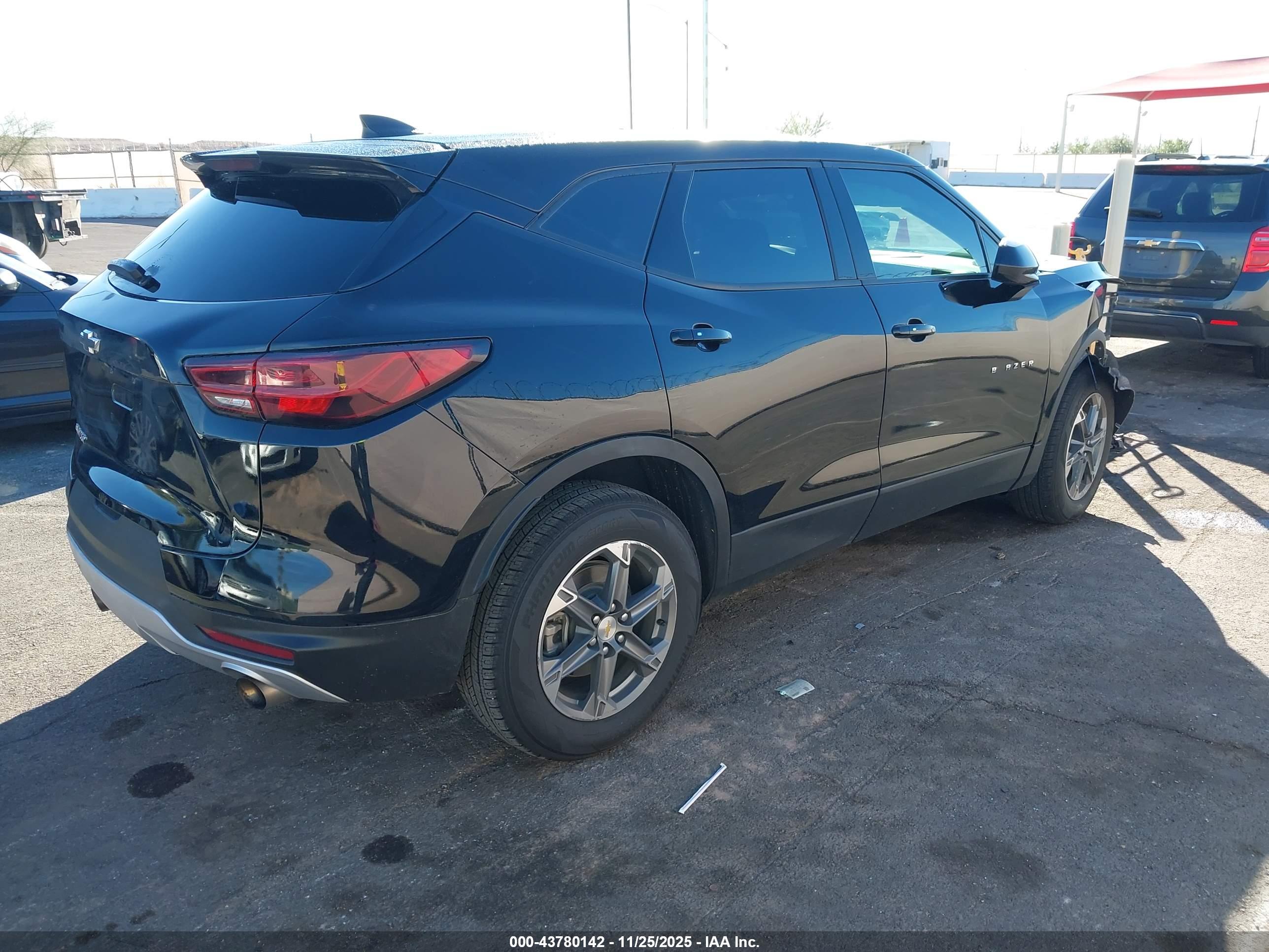 CHEVROLET BLAZER image 4